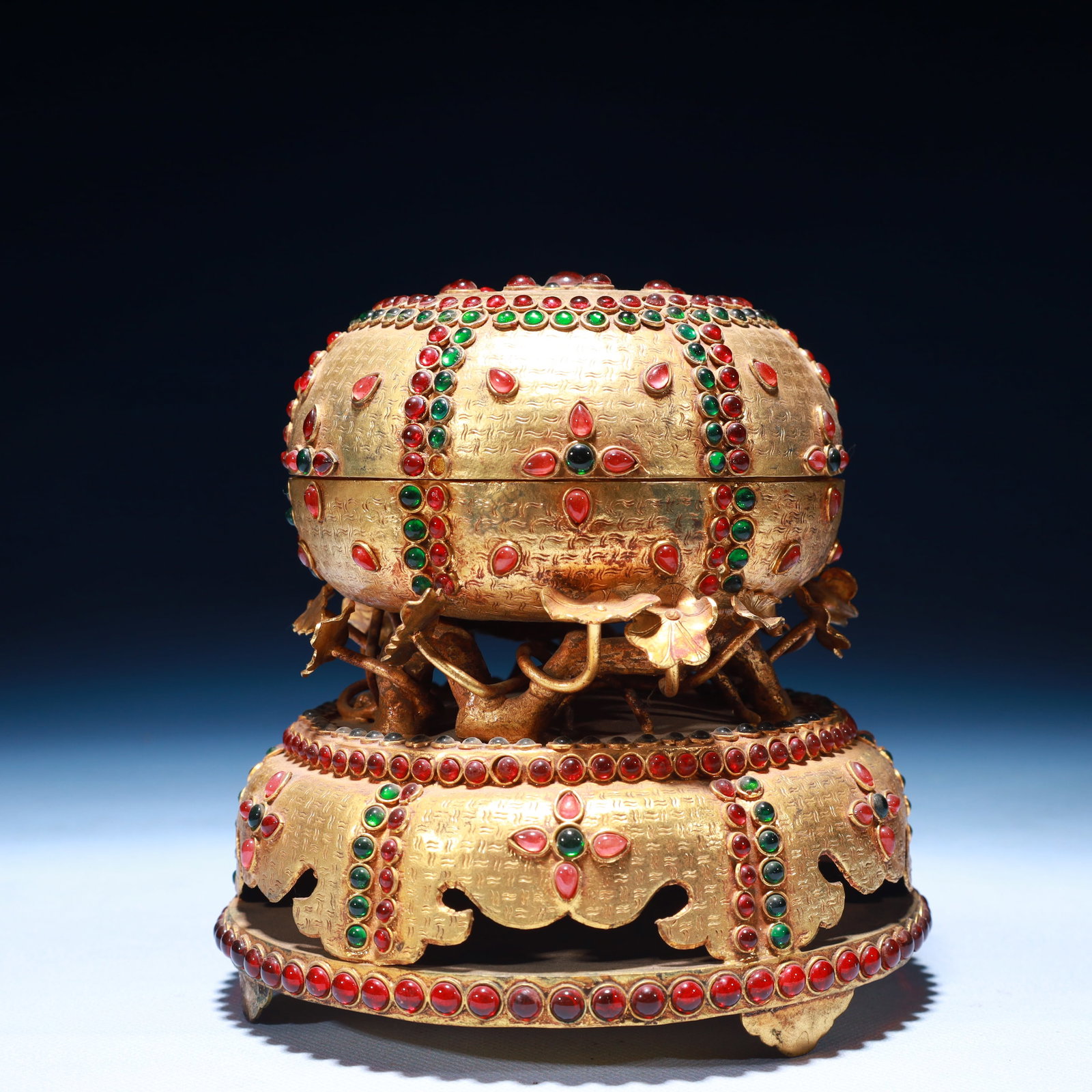 An Exquisite Gilt Bronze Flower Pattern Box with Cover,Inlaid Gems: An Exquisite Gilt Bronze Flower Pattern Box with Cover,Inlaid Gems,Qing Dynasty,China,Qianlong Four-character Mark,Size:5.9inx6.3inx5.9in,Weight:1300g 铜鎏金花卉纹&