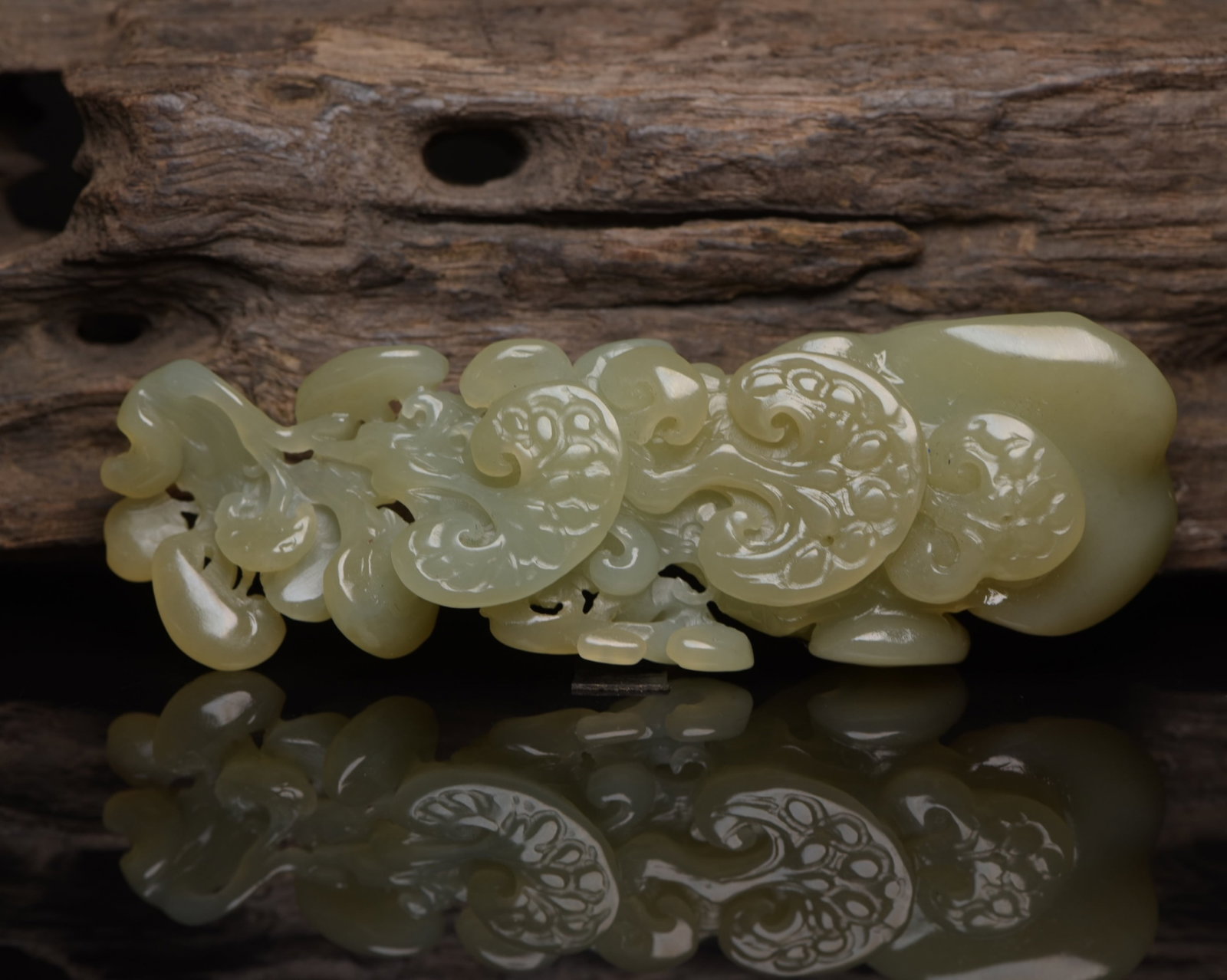 An Exquisite White Jade Ganoderma lucidum Pattern Ruyi - 2