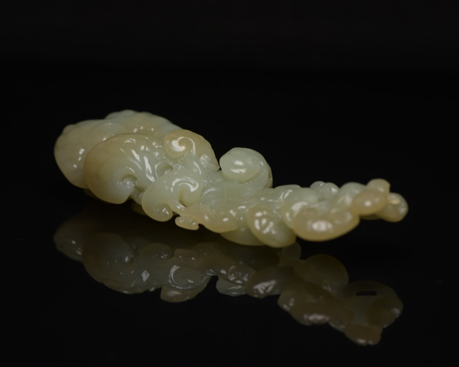 An Exquisite White Jade Ganoderma lucidum Pattern Ruyi - 3