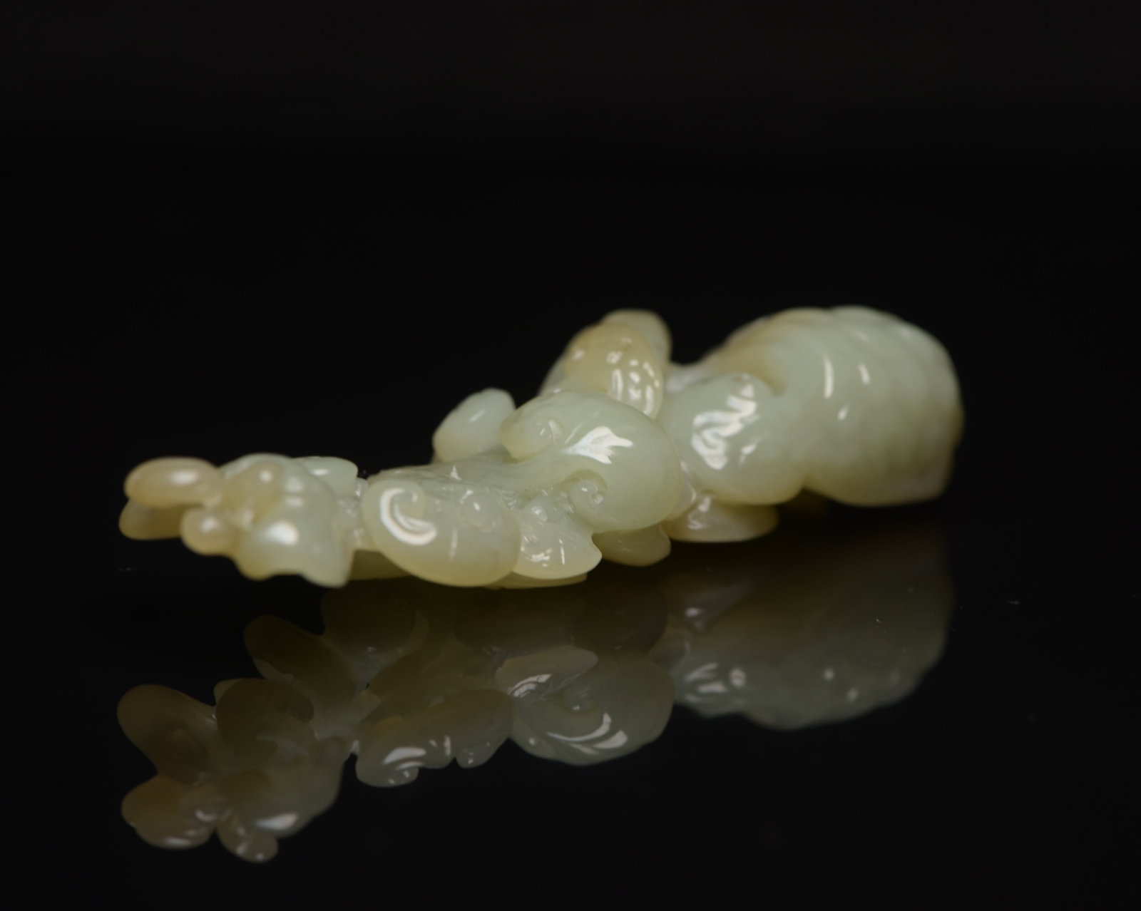 An Exquisite White Jade Ganoderma lucidum Pattern Ruyi - 4