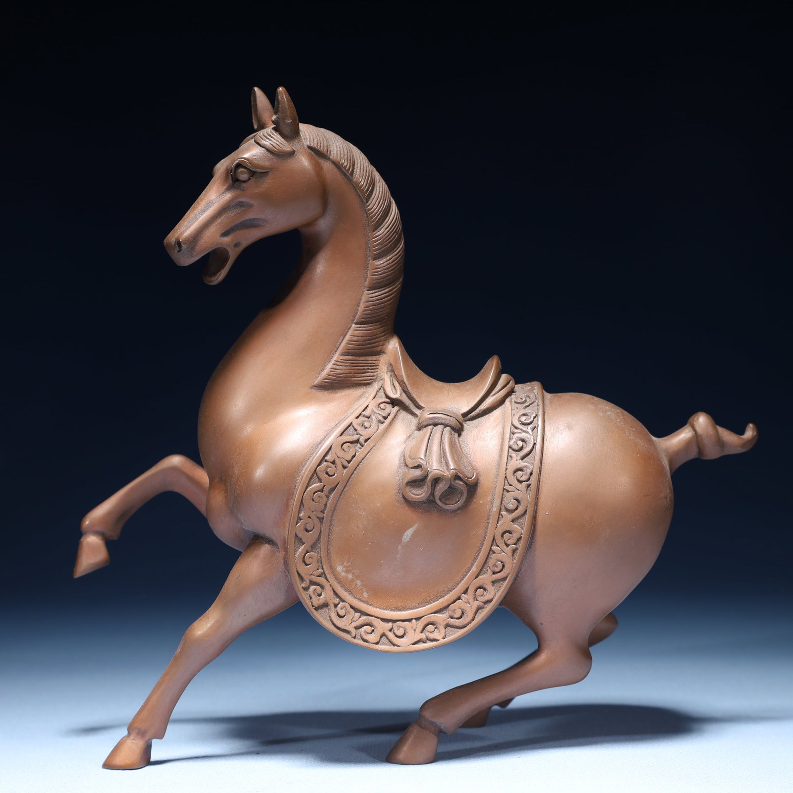 An Exquisite Bronze Horse Ornament: An Exquisite Bronze Horse Ornament,Qing Dynasty,China,Size:7.1inx2.8inx6.7in,Weight:1300g 铜骏马摆件,中国清代