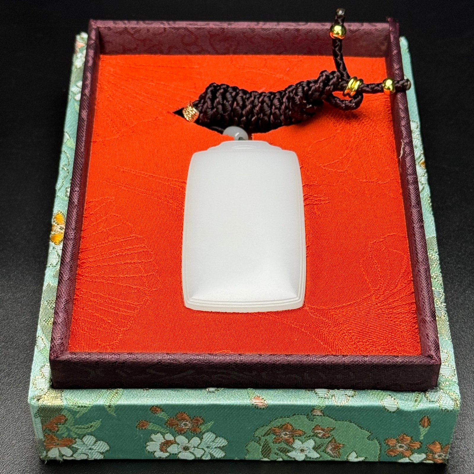 An Exquisite White Jade Pendant: An Exquisite White Jade Pendant,Qing Dynasty,China,Size:75mmx38mmx12mm,Weight:93g 白玉牌,中国清代