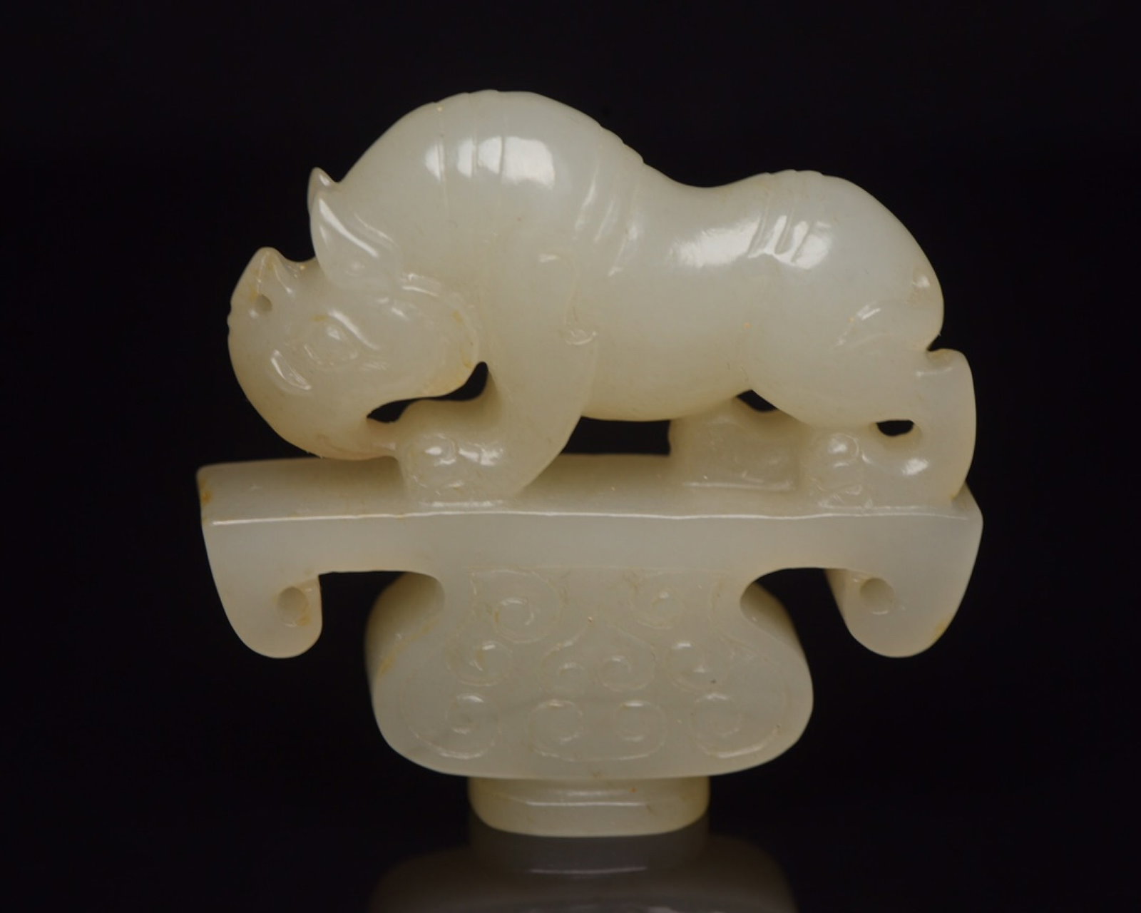 An Exquisite White Jade Buffalo Ornament: An Exquisite White Jade Buffalo Ornament,Qing Dynasty,China,Size:2inx2inx0.5in,Weight:55g 白玉牛摆件,中国清代