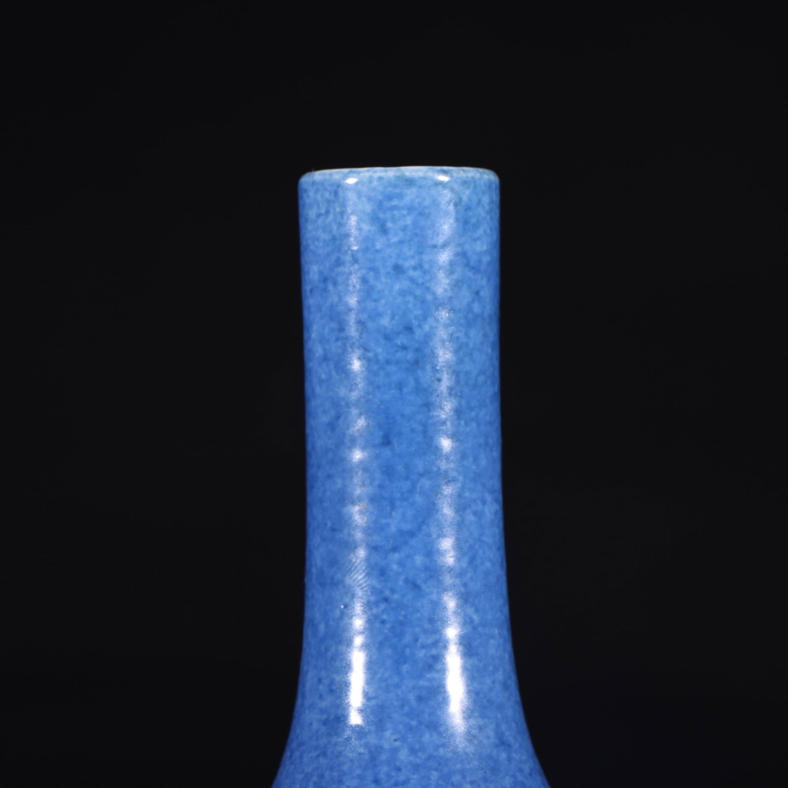 An Exquisite Blue Glazed Vase - 2
