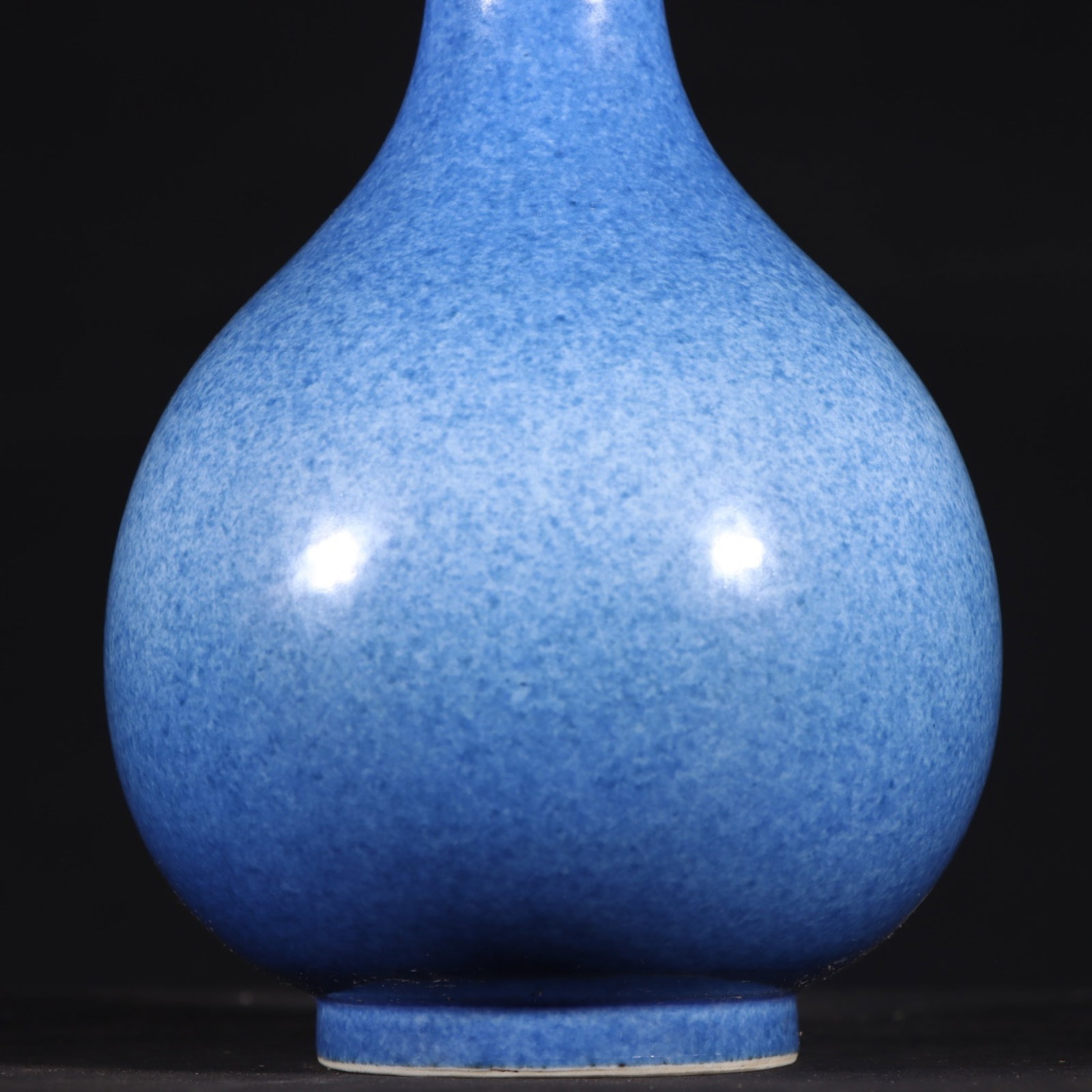 An Exquisite Blue Glazed Vase - 3