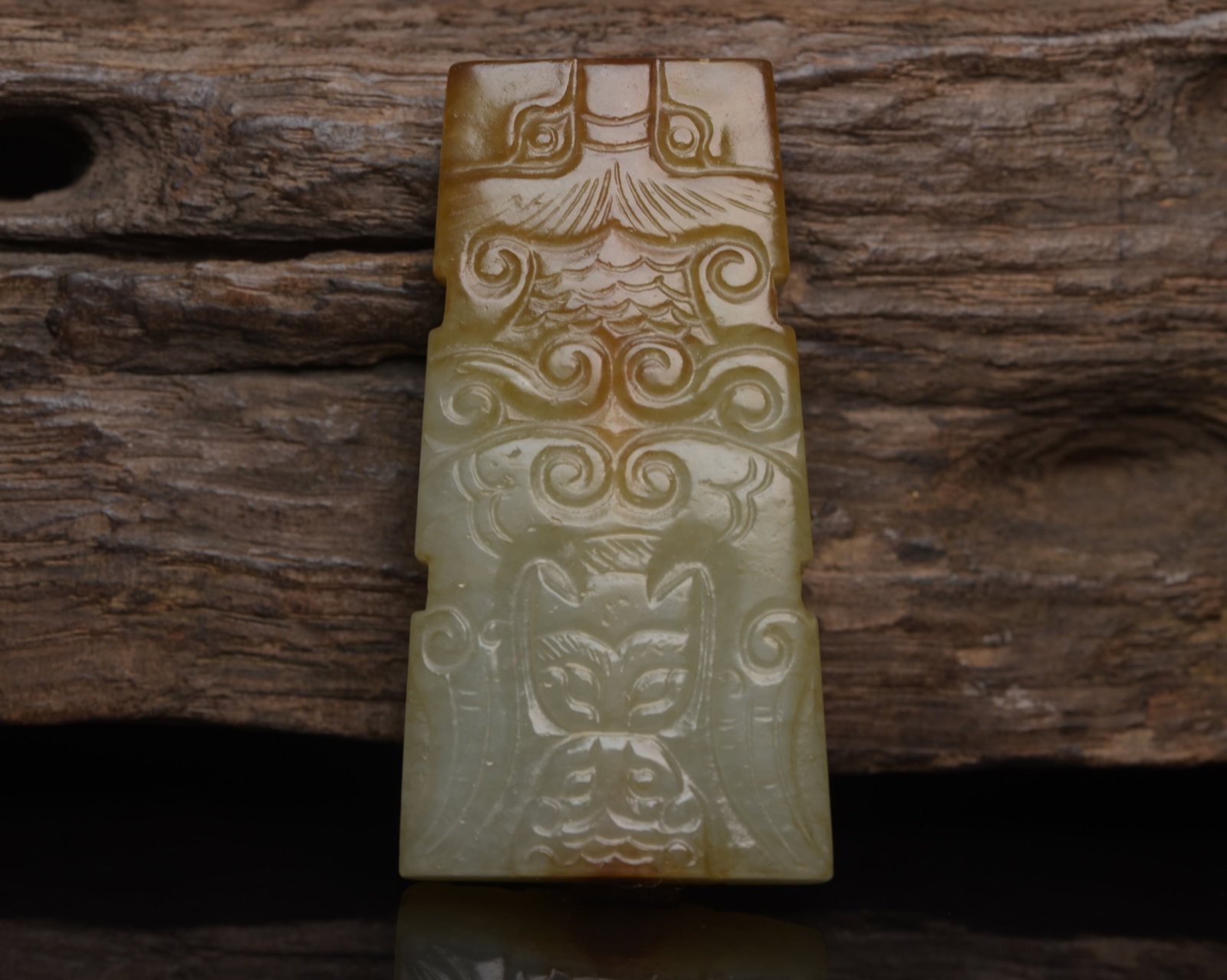 An Exquisite White Jade Beast-Face Pattern Pendant: An Exquisite White Jade Beast-Face Pattern Pendant,Qing Dynasty,China,Size:2.2inx1.1inx0.4in,Weight:36g 白玉兽面纹佩,中国清代