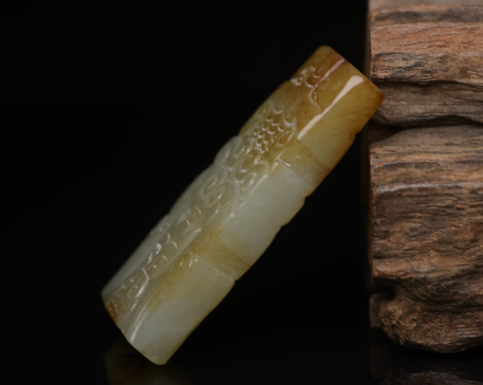 An Exquisite White Jade Beast-Face Pattern Pendant - 3