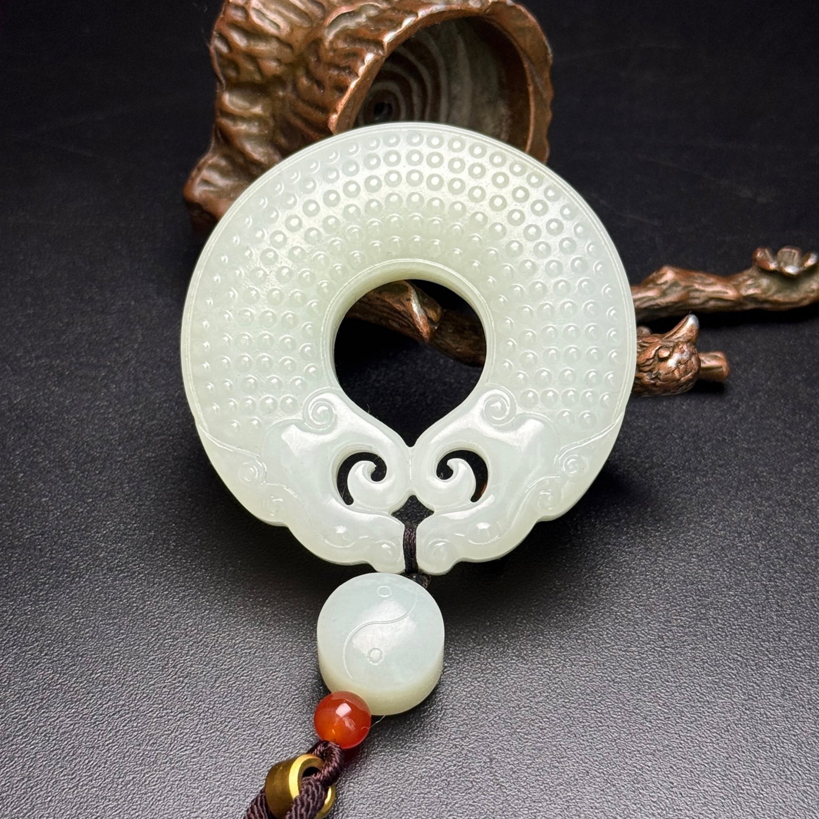 An Exquisite White Jade Dragon Pattern Pendant - 2