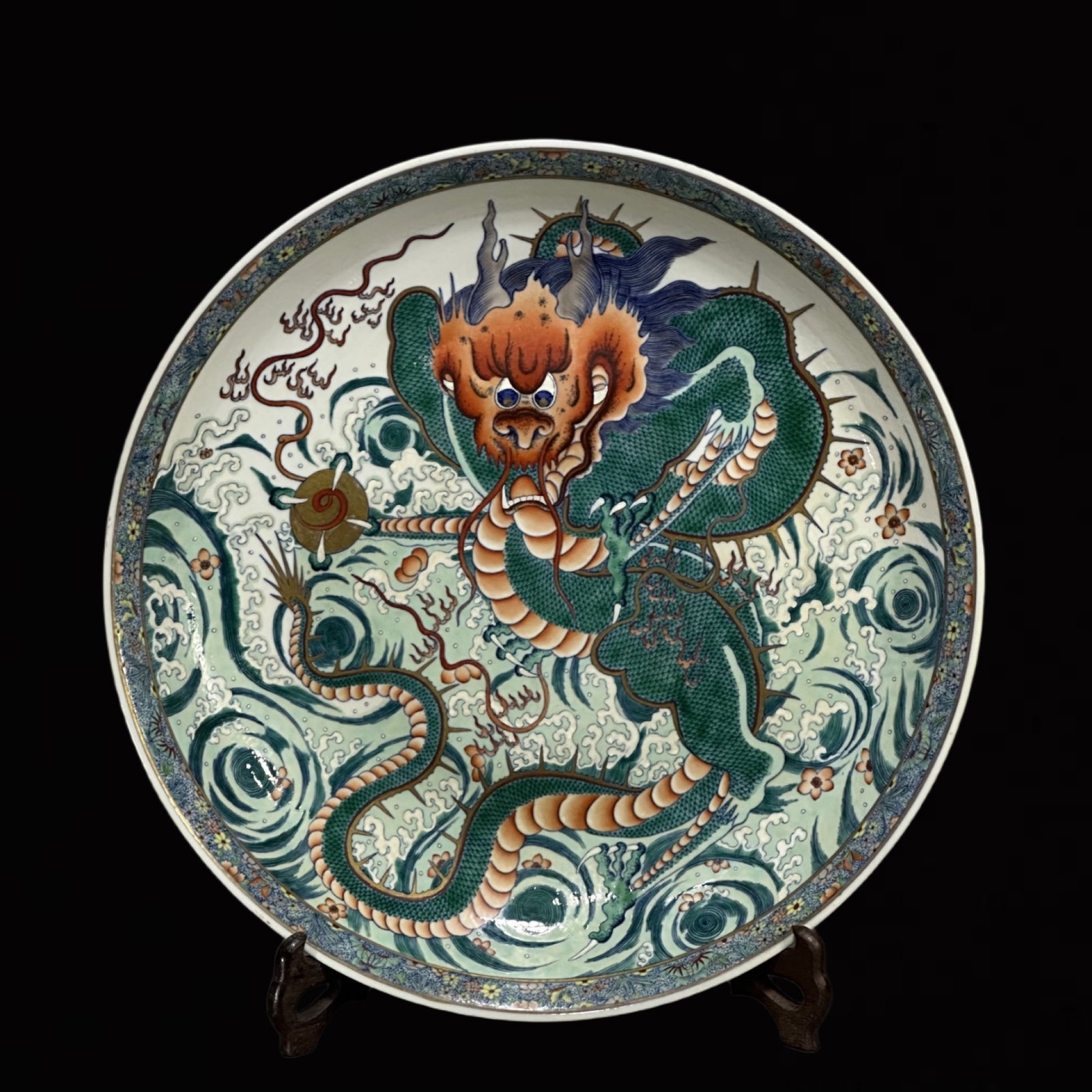 An Exquisite Wucai Dragon Pattern Plate (1 of 9)