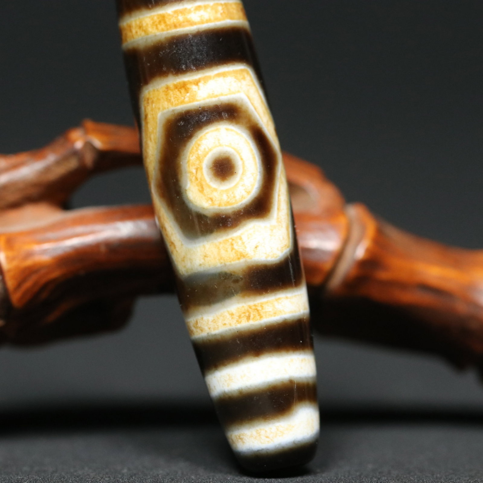 An Exquisite Dzi Bead Pendant - 7