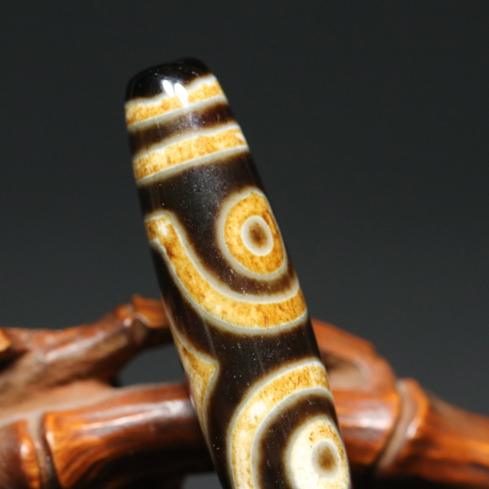An Exquisite Dzi Bead Pendant - 8