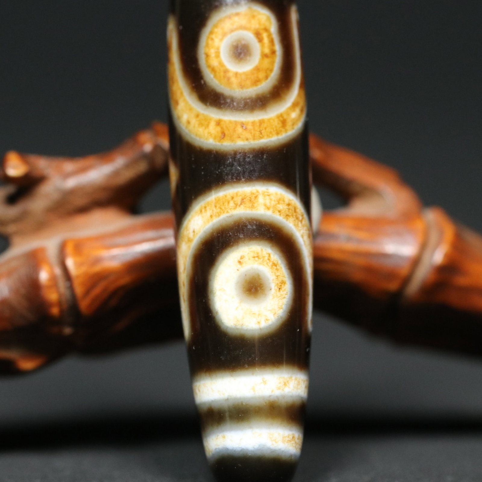 An Exquisite Dzi Bead Pendant - 9