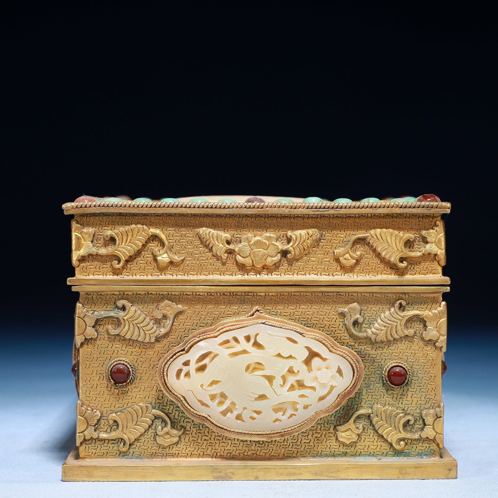 An Exquisite Gilt Bronze Bats and Peach Pattern Box with Cover,Inlaid White Jade: An Exquisite Gilt Bronze Bats and Peach Pattern Box with Cover,Inlaid White Jade,Qing Dynasty,China,Qianlong Four-character Mark,Size:6.7inx4.7inx6.7in,Weight:2950g 铜鎏金福