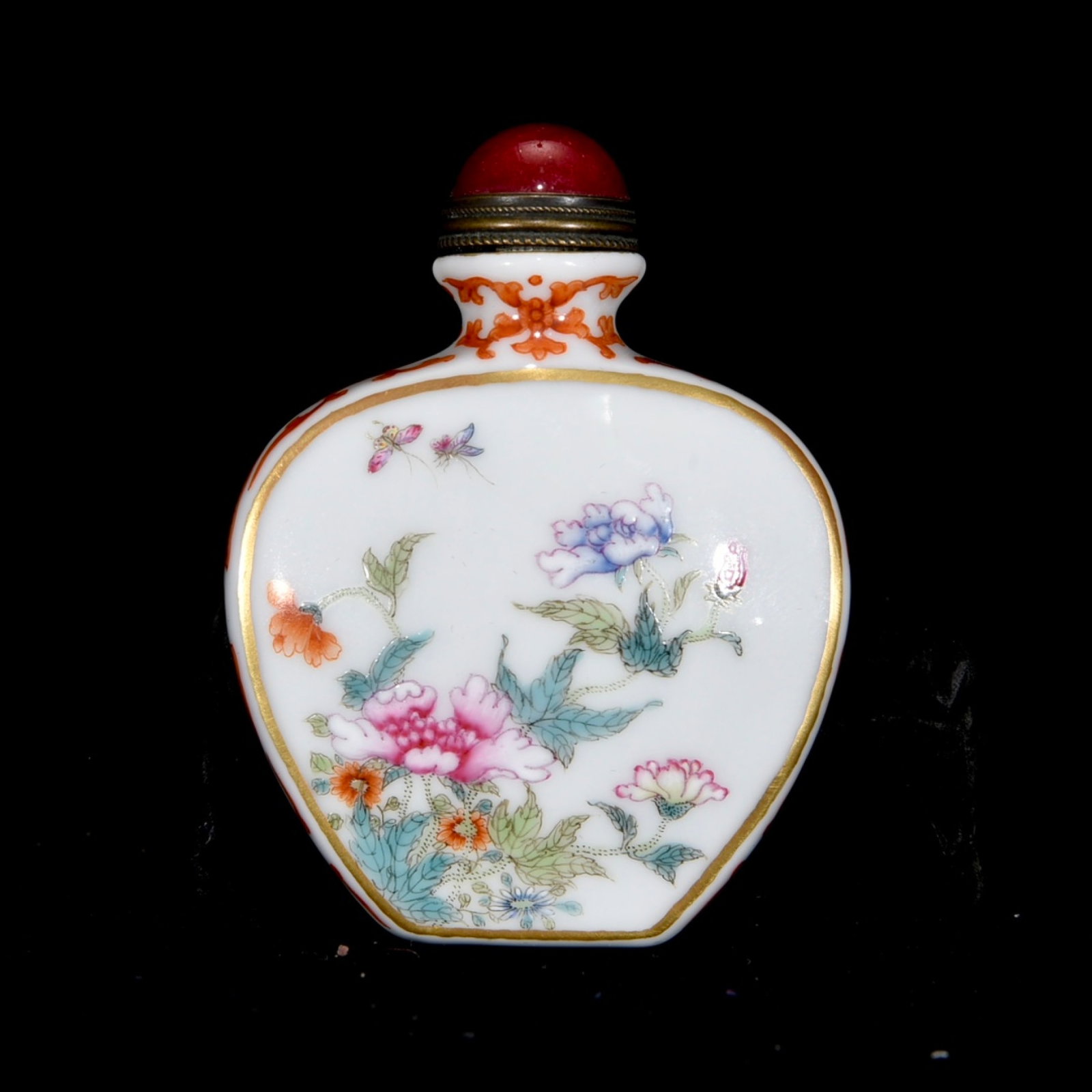An Exquisite Enamel Flower and Butterfly Pattern Snuff Bottle: An Exquisite Enamel Flower and Butterfly Pattern Snuff Bottle,Qing Dynasty,China,Qianlong Four-Character Mark,Size:2.8inx2.2inx0.8in 珐琅彩花卉蝴蝶纹