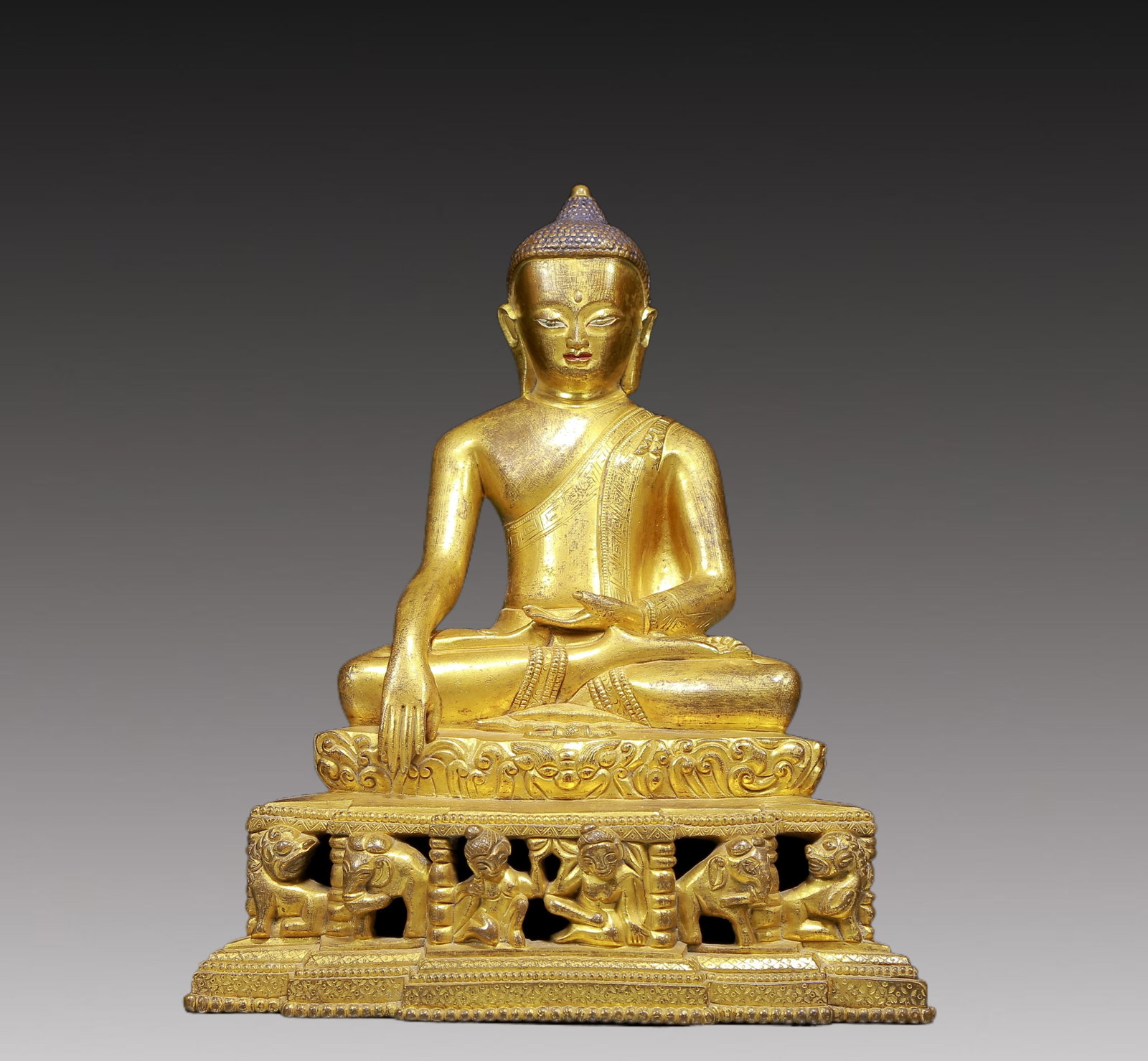 A Solemn Gilt Bronze Statue of Sakyamuni: A Solemn Gilt Bronze Statue of Sakyamuni,Ming Dynasty, China,Size:9.1inx5.9inx10.6in,Weight:4500g 铜鎏金释迦摩尼像，明代