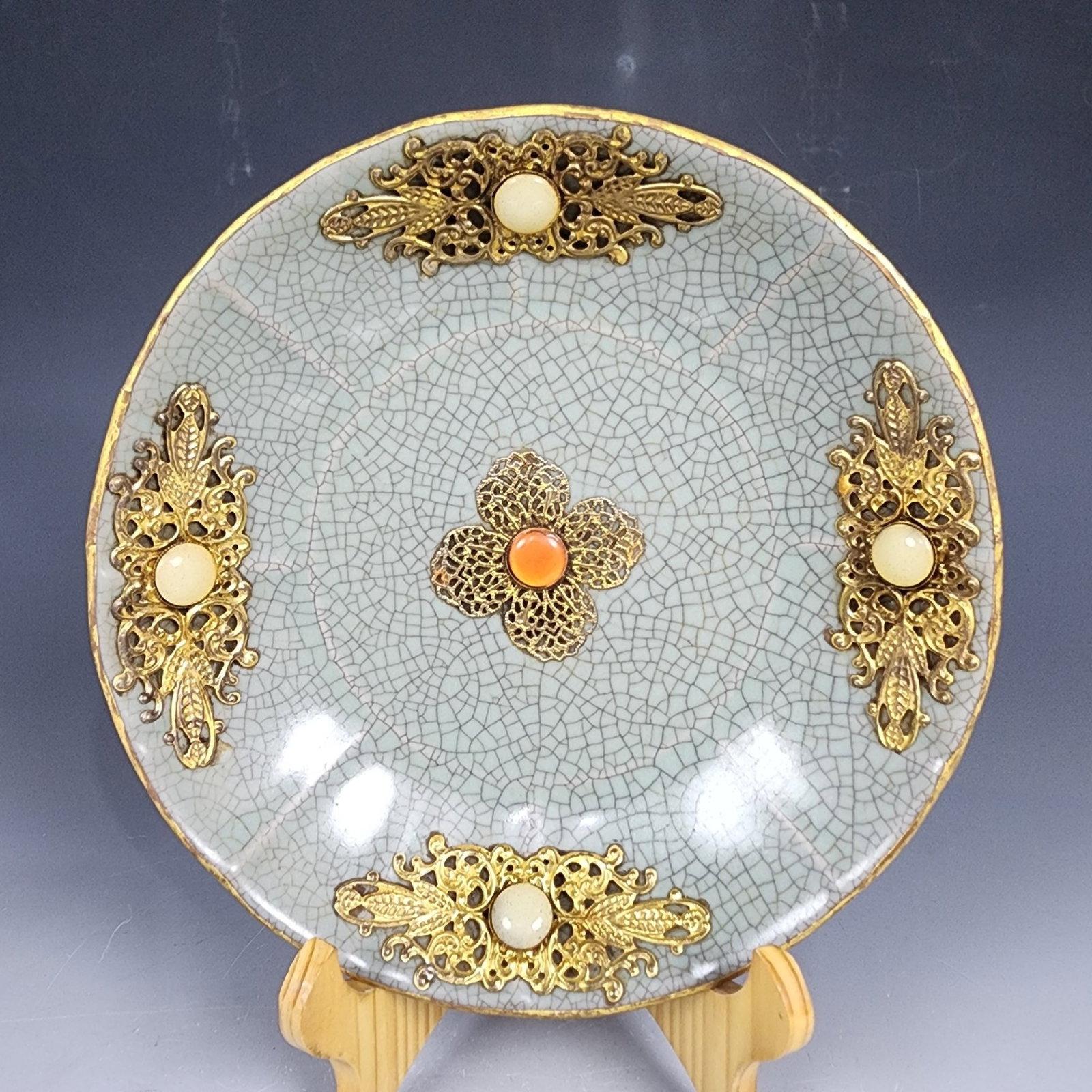 An Exquisite Ru yao Inlaid Gilt Flower Pattern Brush Washer,Inlaid Gems: An Exquisite Ru yao Inlaid Gilt Flower Pattern Brush Washer,Inlaid Gems,Song Dynasty,China,Size:1.9inx7.7in 汝窑镶鎏金花卉纹笔洗,嵌