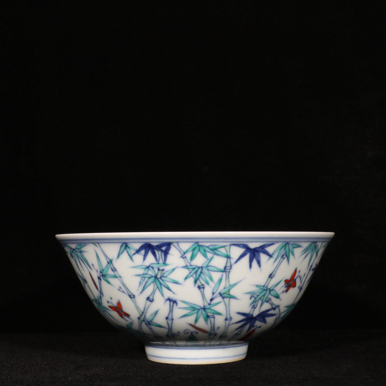 An Exquisite Doucai Bamboo Pattern Bowl: An Exquisite Doucai Bamboo Pattern Bowl,Ming Dynasty,China,Chenghua Six-character Mark,Size:2.7inx5.8in 斗彩竹纹碗,中国明代,成化ࠤ