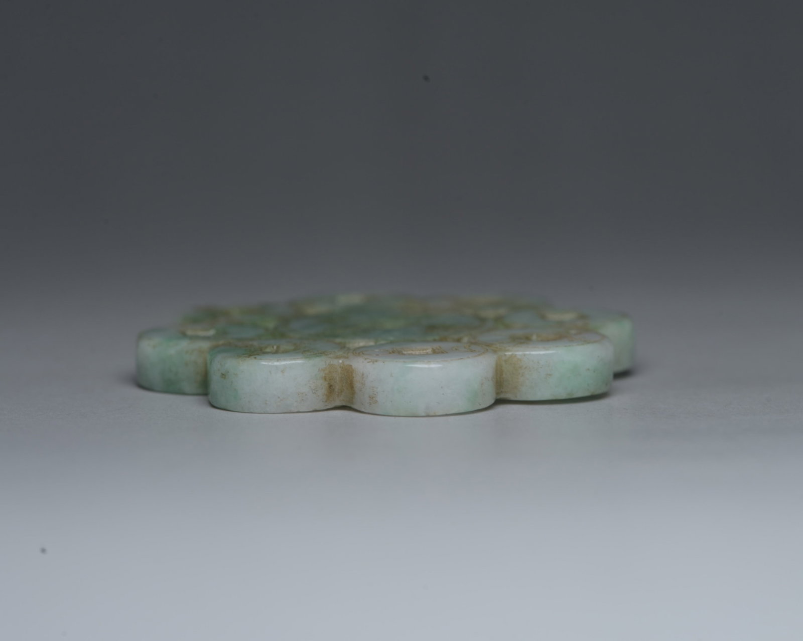 An Exquisite Jadeite Pendant - 5
