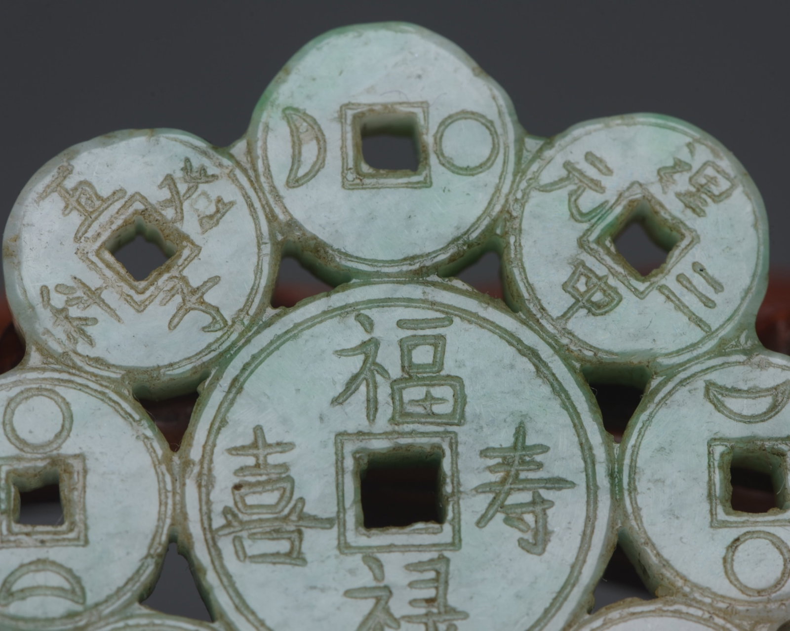 An Exquisite Jadeite Pendant - 8