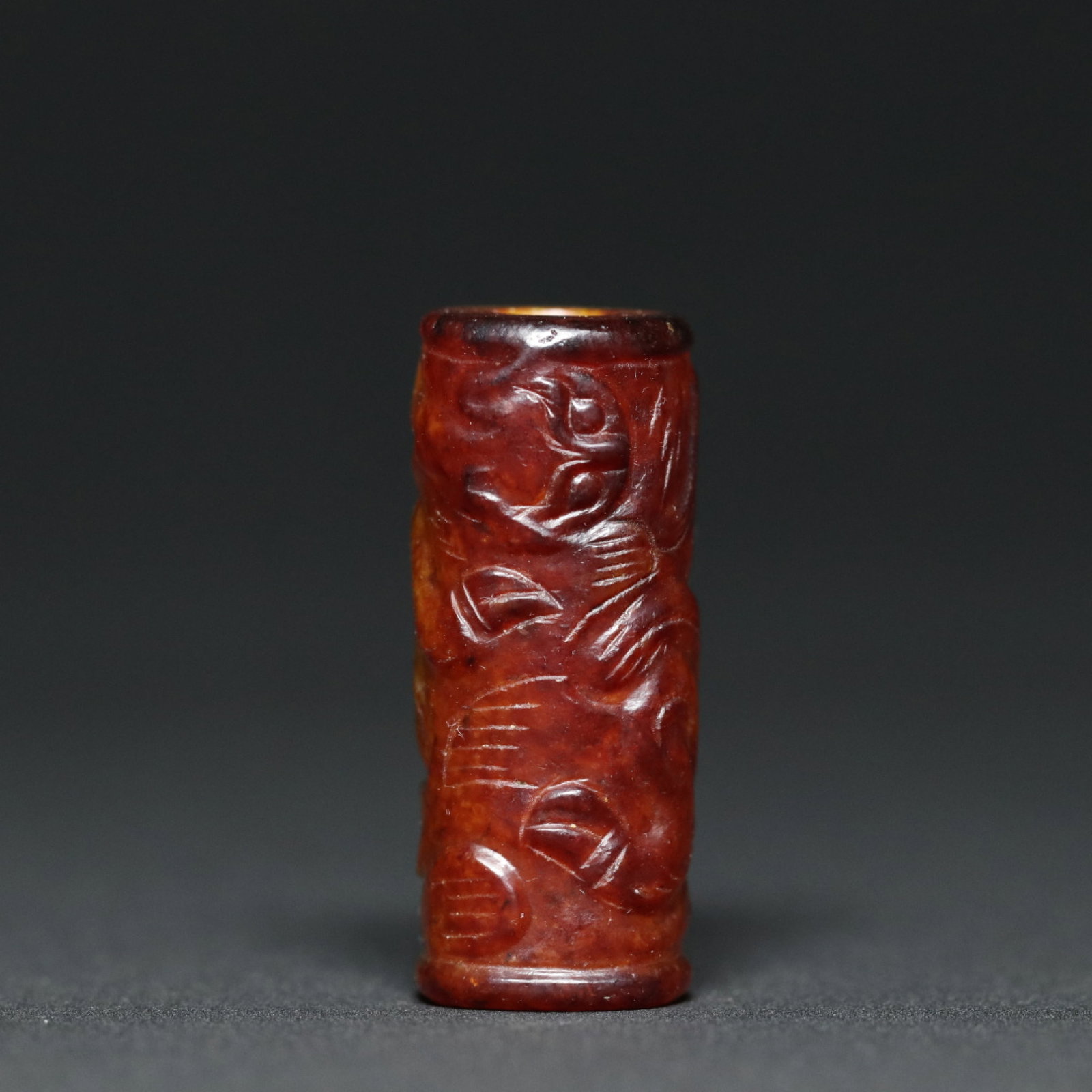 An Exquisite White Jade Dragon Pattern Pendant: An Exquisite White Jade Dragon Pattern Pendant,Han Dynasty,China,Size:1.5inx0.7inx0.6in,Weight:24.3g 白玉龙纹挂件,中国汉代