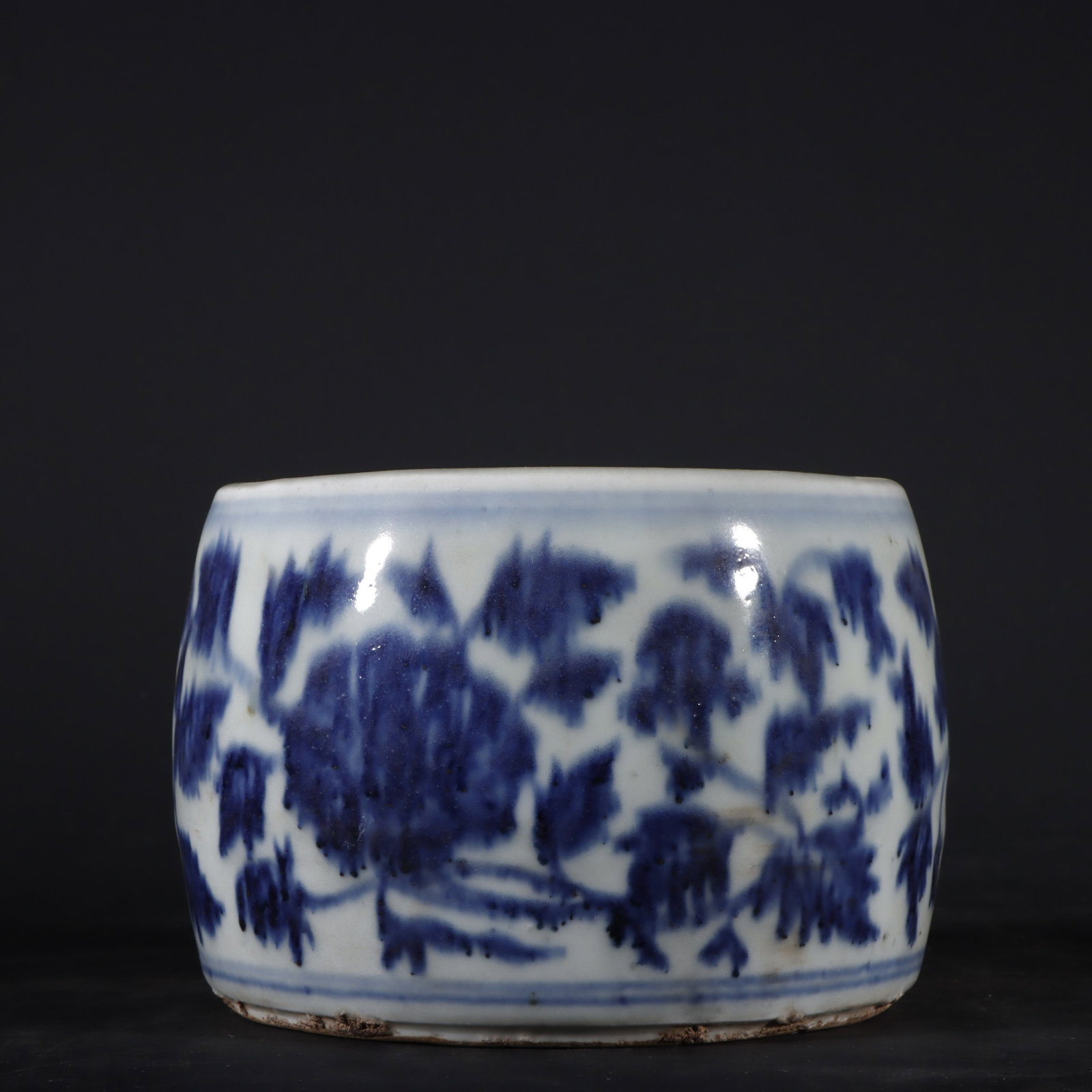 An Exquisite Blue and White Flower Pattern Jar: An Exquisite Blue and White Flower Pattern Jar,Ming Dynasty,China,Xuande Six-character Mark,Size:3.9inx5.5in 青花花卉纹罐,中国明代,宣&