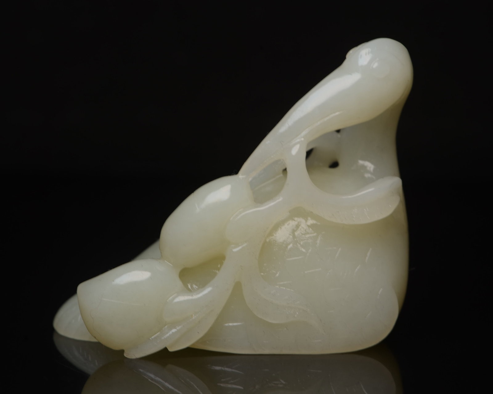 An Exquisite White Jade Crane Ornament: An Exquisite White Jade Crane Ornament,Qing Dynasty,China,Size:3inx2.6inx1.7in,Weight:161g 白玉鹤摆件,中国清代
