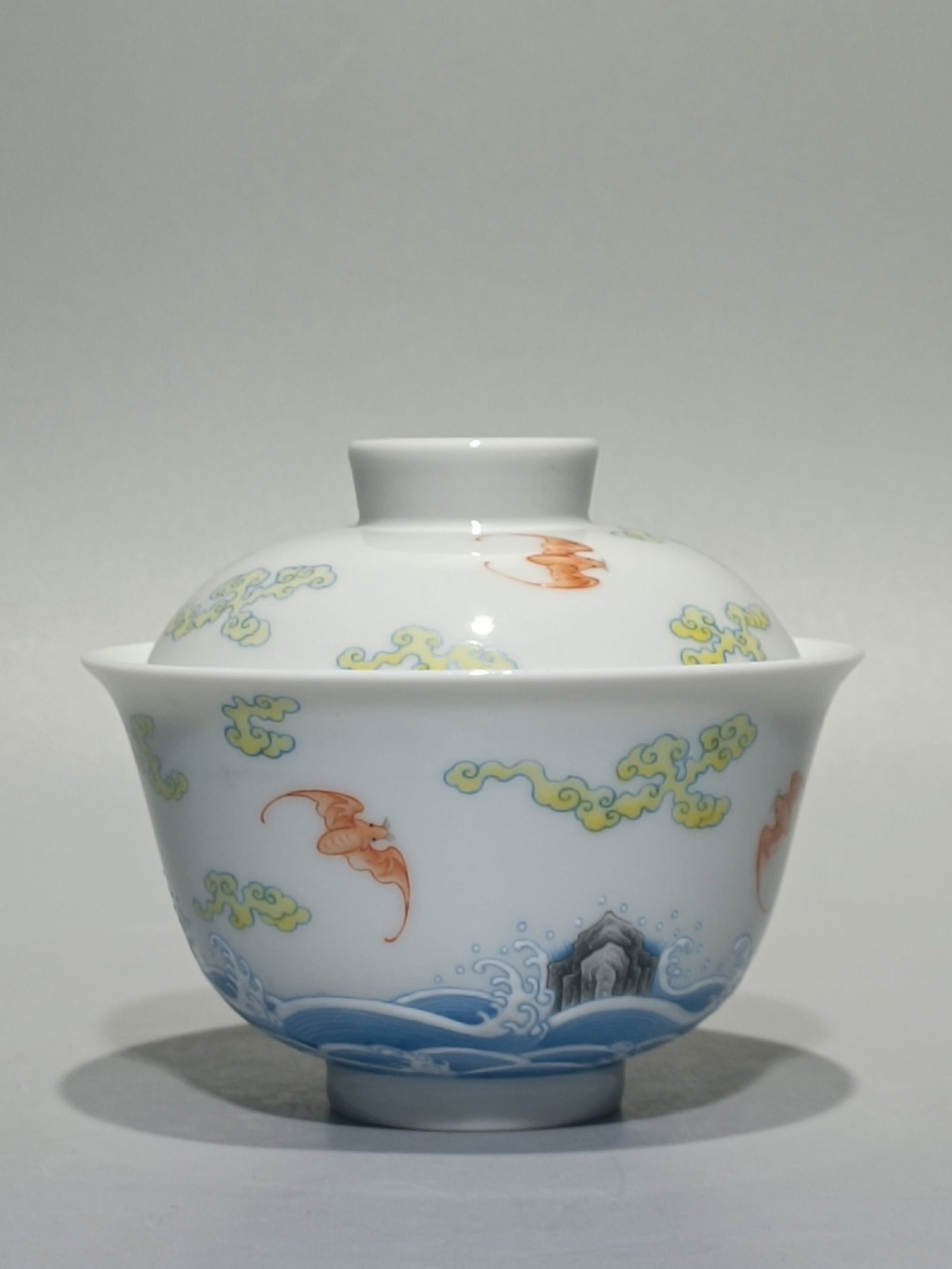 An Exquisite Enamel Auspicious Cloud and Bats Pattern Bowl with Cover: An Exquisite Enamel Auspicious Cloud and Bats Pattern Bowl with Cover,Qing Dynasty,China,Qianlong Four-character Mark,Size:3.5inx3.9in 珐琅彩祥云蝙蝠纹&