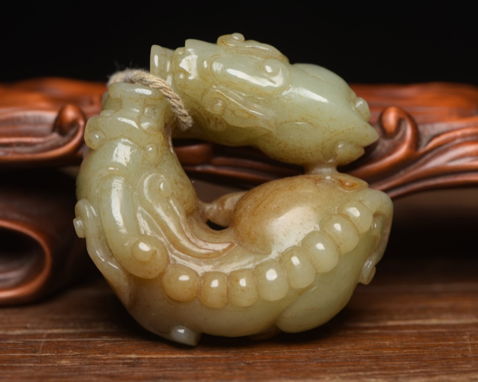 An Exquisite White Jade Beast Ornament: An Exquisite White Jade Beast Ornament,Qing Dynasty,China,Size:2.2inx2.1inx0.8in,Weight:76g 白玉兽摆件,中国清代