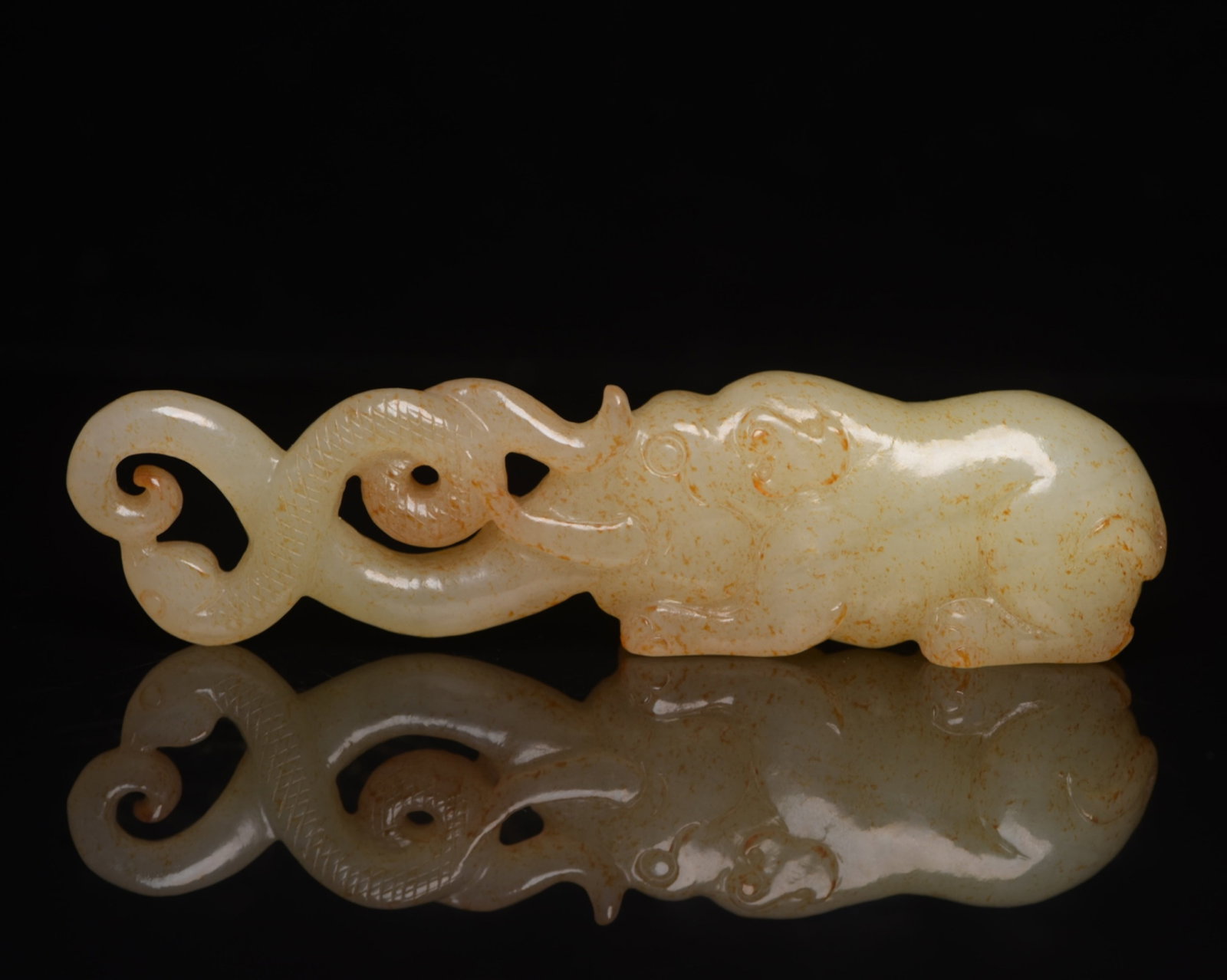 An Exquisite White Jade Elephant Ornament: An Exquisite White Jade Elephant Ornament,Qing Dynasty,China,Size:4.3inx1.1inx0.7in,Weight:88g 白玉象摆件,中国清代