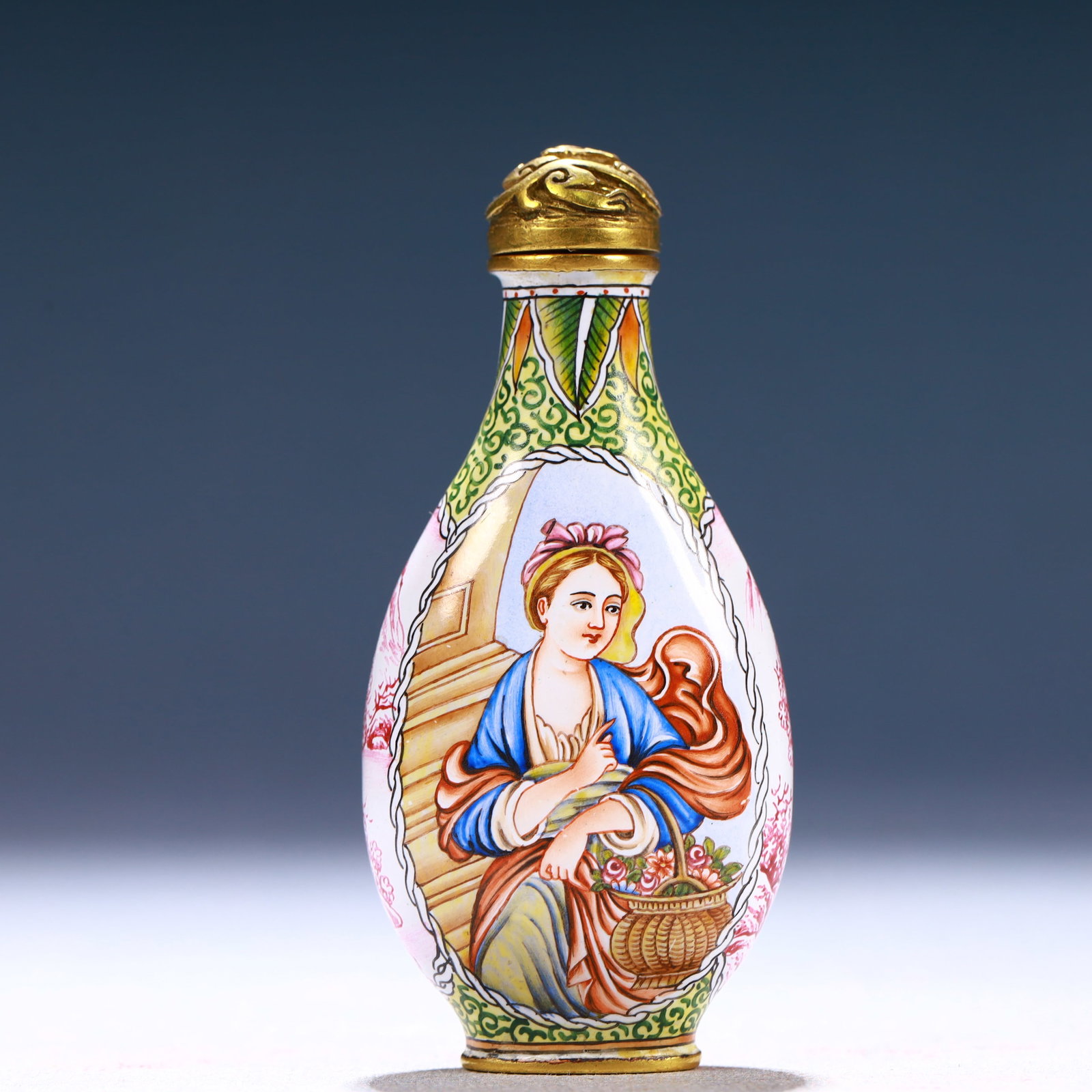 An Exquisite Painted Enamel Landscape and Figure Pattern Snuff Bottle: An Exquisite Painted Enamel Landscape and Figure Pattern Snuff Bottle,Qing Dynasty, China,Qianlong Four-character Mark,Size:1.4inx0.6inx3in,Weight:52g 画珐琅山水人&