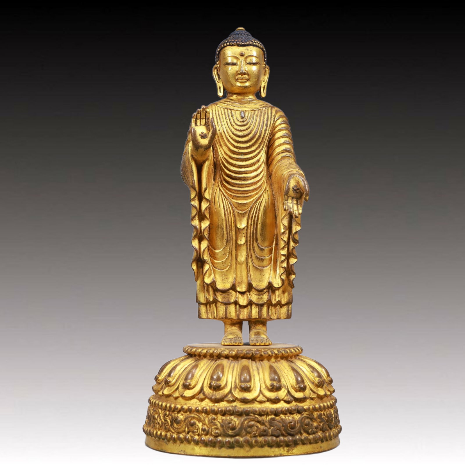 A Solemn Gilt Bronze Statue of Sakyamuni: A Solemn Gilt Bronze Statue of Sakyamuni, Ming Dynasty, China, Size:6.7inx15in, Weight:4000g 铜鎏金如来像,中国明代,尺寸:6.7inx15