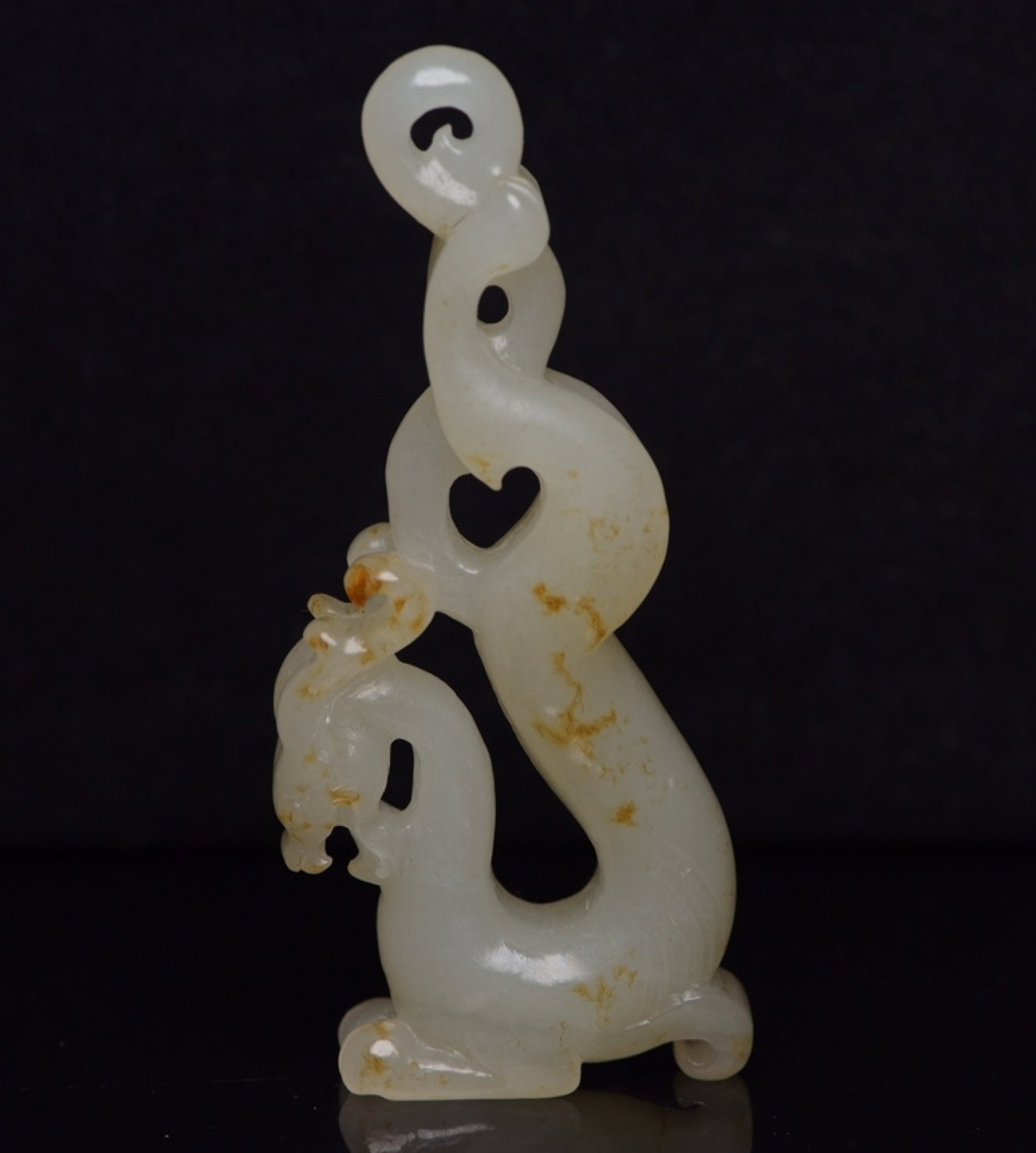 An Exquisite White Jade Dragon Ornament: An Exquisite White Jade Dragon Ornament,Qing Dynasty,China,Size:3.2inx1.3inx0.6in,Weight:41g 白玉龙摆件,中国清代