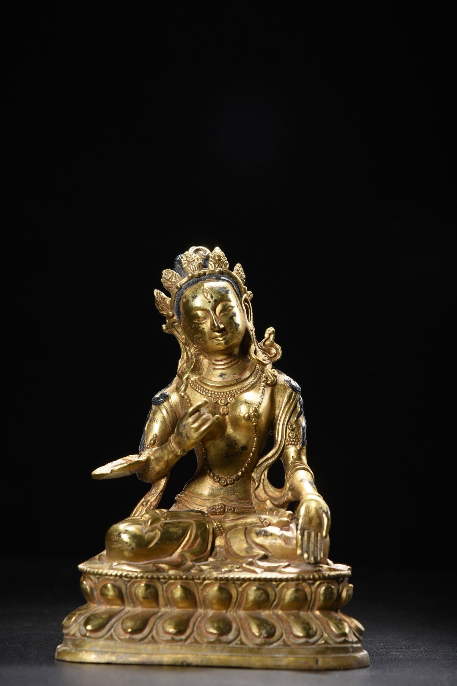 A Solemn Bronze Statue of Bodhisattva: A Solemn Bronze Statue of Bodhisattva,Qing Dynasty,China,Size:6.7inx4.7inx2.8in,Weight:784g 铜菩萨像,中国清代