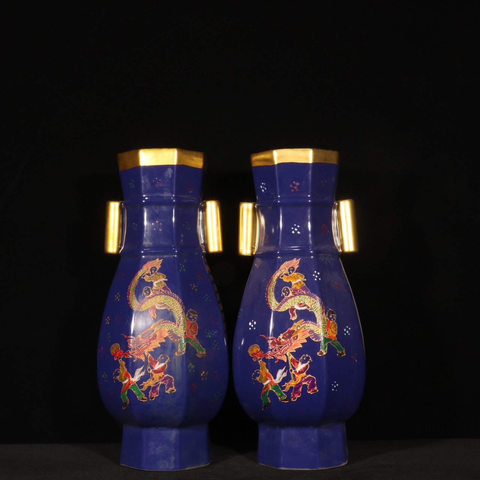 A Pair of Huge Guan yao Painted Gold Figure Dragon Pattern Double-Ears Vases,with poem: A Pair of Huge Guan yao Painted Gold Figure Dragon Pattern Double-Ears Vase,with poems,Song Dynasty,China,With Mark,Size:15.7inx6.5in 一对官窑描金人物&#