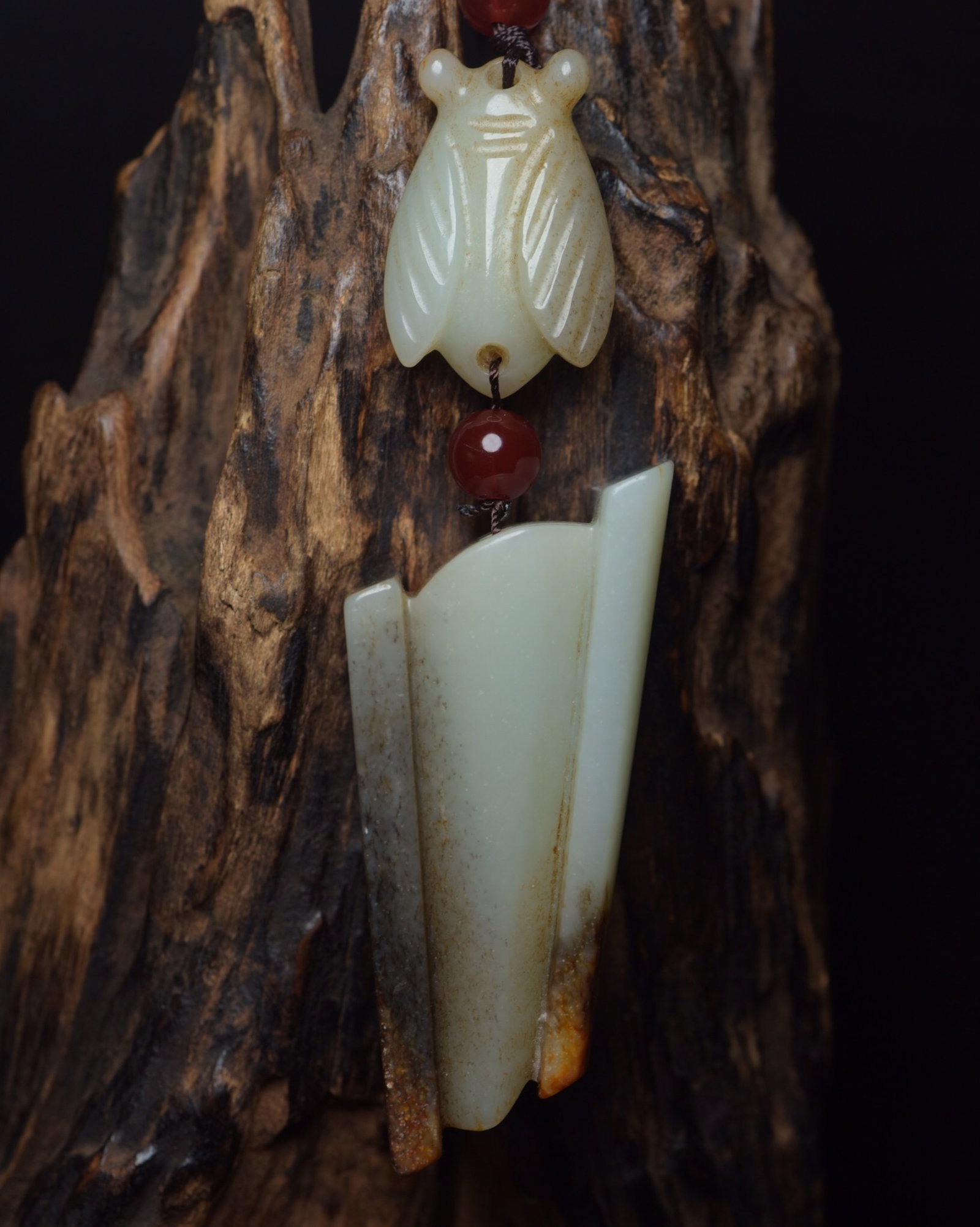 An Exquisite White Jade Cicada Pendant: An Exquisite White Jade Cicada Pendant,Qing Dynasty,China,Size:4.6inx1.3inx0.8in,Weight:106g 白玉蝉挂件,中国清代