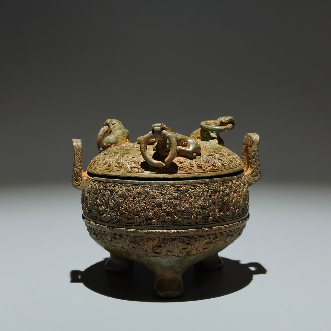 An Archaic Bronze Chi-Dragon Pattern Double-Ears and Tripod Censer,With Inscription: An Archaic Bronze Chi-Dragon Pattern Double-Ears and Tripod Censer,With Inscription,the Warring States period in China,Size:3.5inx4.1inx3.5in 青铜螭龙纹双耳&#