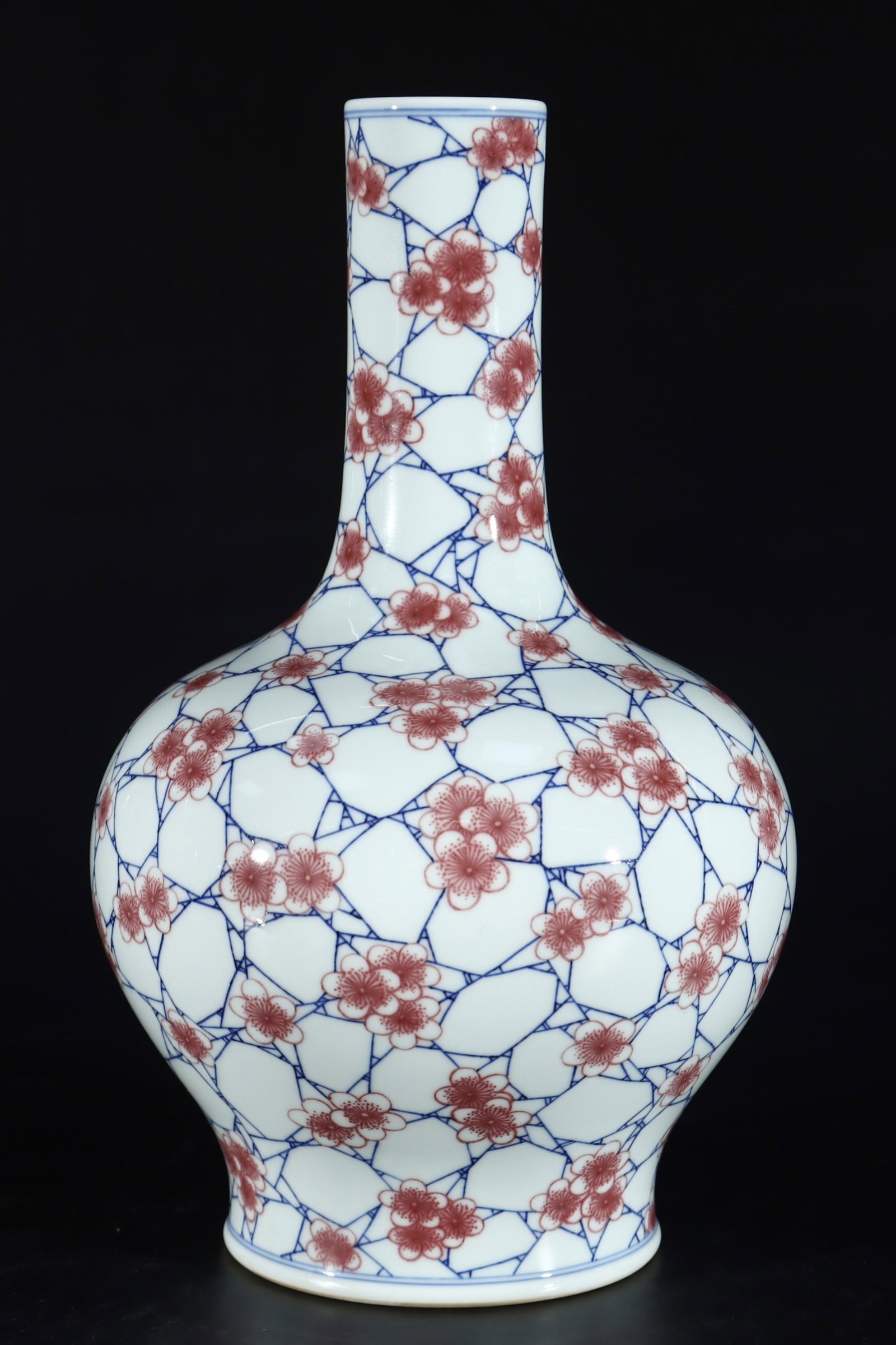 A Rare Underglaze-Red Flower Pattern Vase: A Rare Underglaze-Red Flower Pattern Vase,Qing Dynasty,China,Qianlong Six-character Mark,Size:13inx7.7in 釉里红花卉纹瓶,中国清代,È
