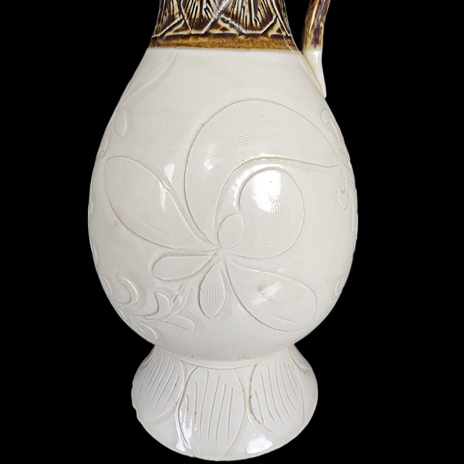 A Rare Ding yao Flower Pattern Pot - 6