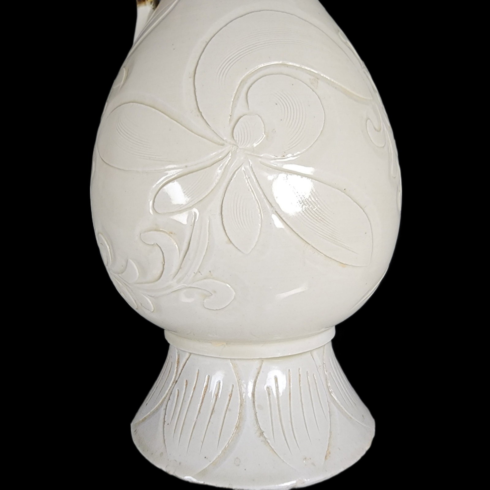 A Rare Ding yao Flower Pattern Pot - 8