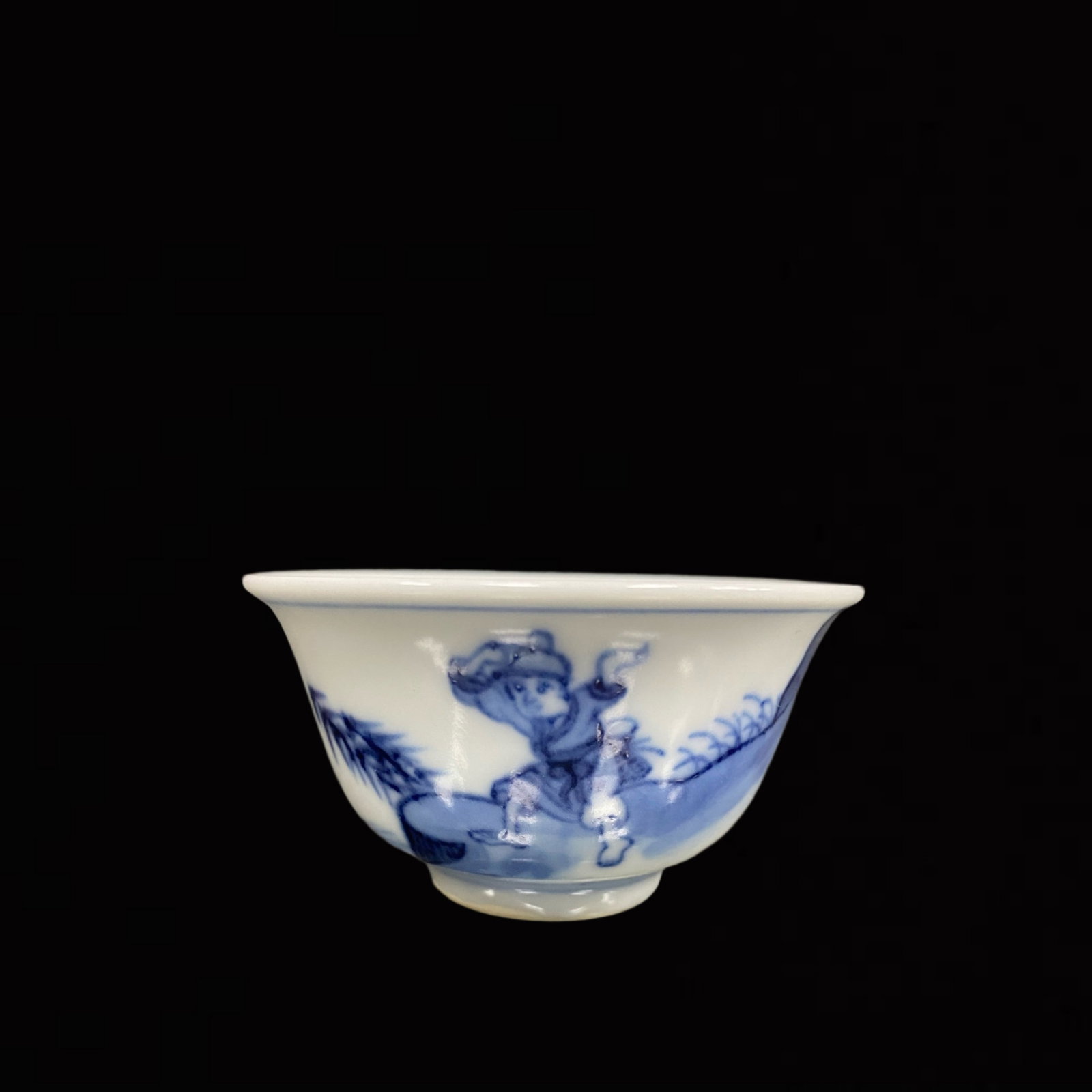 An Exquisite Blue and White Figure and Story Pattern Cup: An Exquisite Blue and White Figure and Story Pattern Cup,Qing Dynasty,China,Size:2.8inx1.5in 青花人物故事纹杯,中国清代