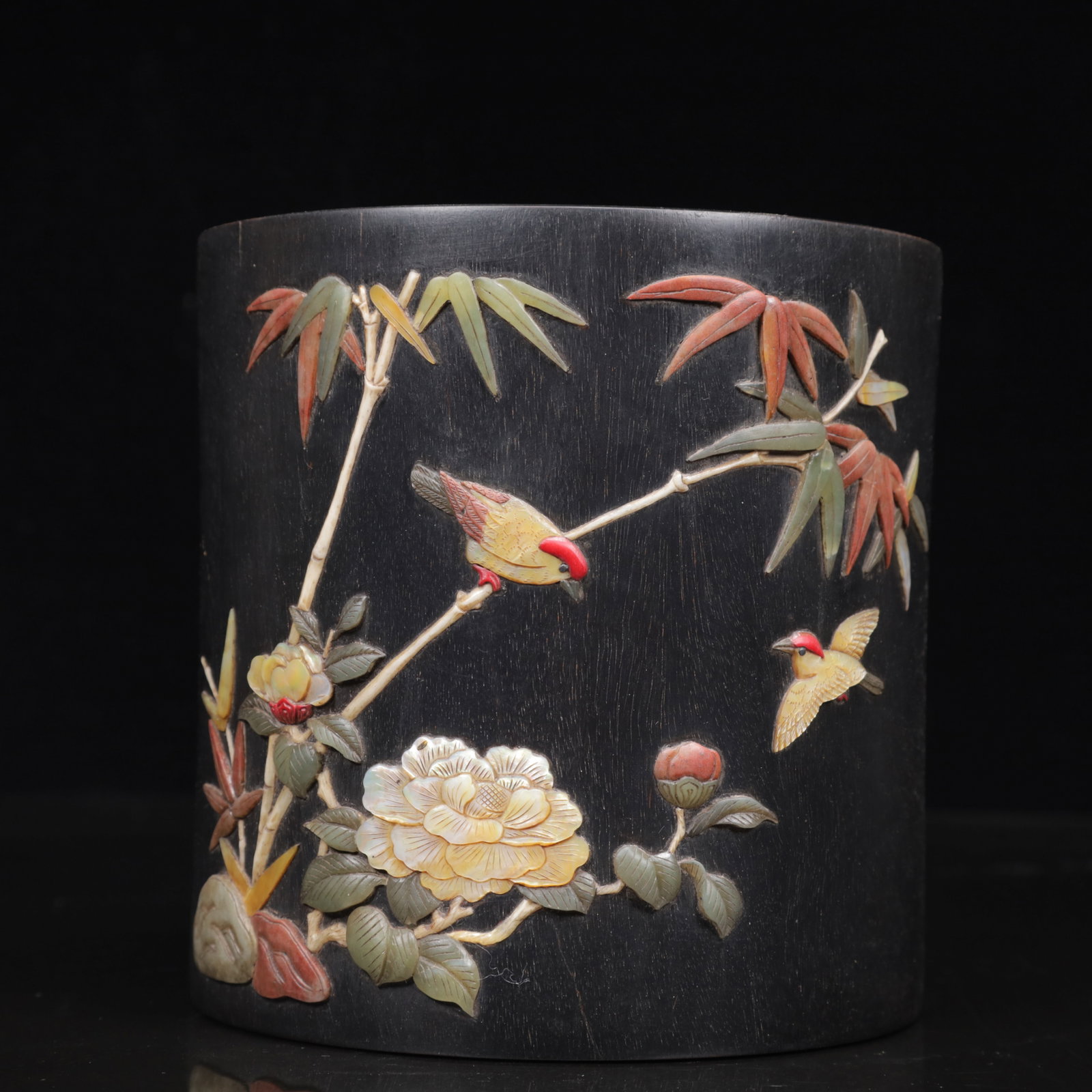 An Exquisite Zitanwood Flower and Bird Pattern Brush Pot,Inlaid Gems: An Exquisite Zitanwood Flower and Bird Pattern Brush Pot,Inlaid Gems,Qing Dynasty, China,Size:6.3inx6.2in,Weight:1600g 紫檀木花鸟纹笔筒，嵌&