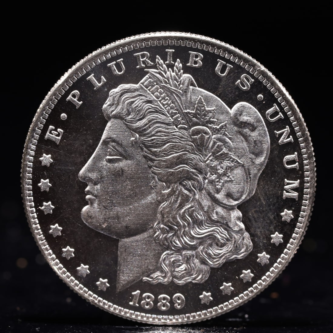 USA Morgan Dollar 1889 Coin: Obv: profile bust with date below and E PLURIBUS UNUM legend and stars around. Rev: eagle with In God we trust above within wreath with UNITED STATES OF AMERICA ONE DOLLAR legend. IN GOD WE TRUST / LI