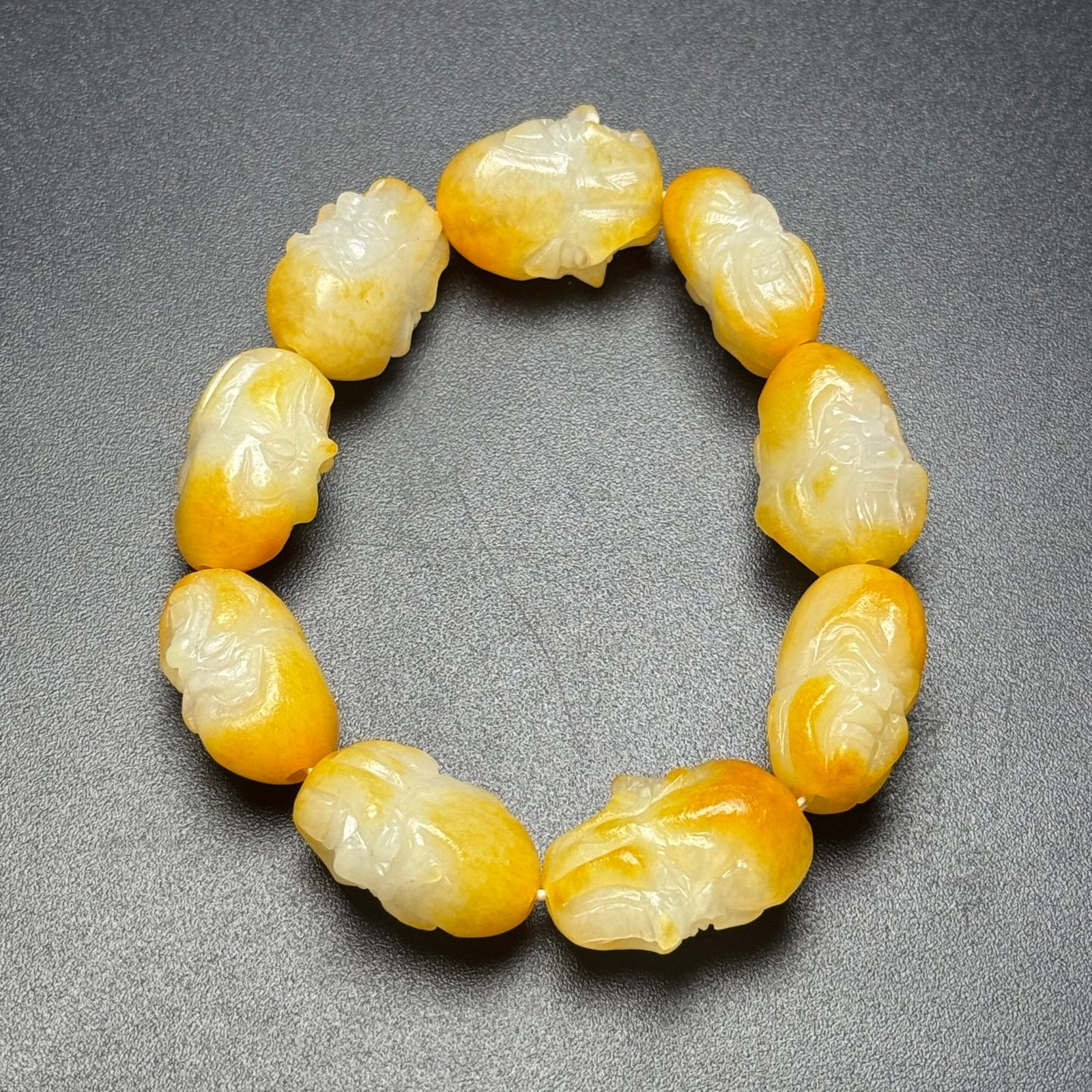 An Exquisite White Jade Figure Bracelet: An Exquisite White Jade Figure Bracelet,Qing Dynasty,China,Size:26mmx18mmx12mm,Weight:80g 白玉人物手串,中国清代