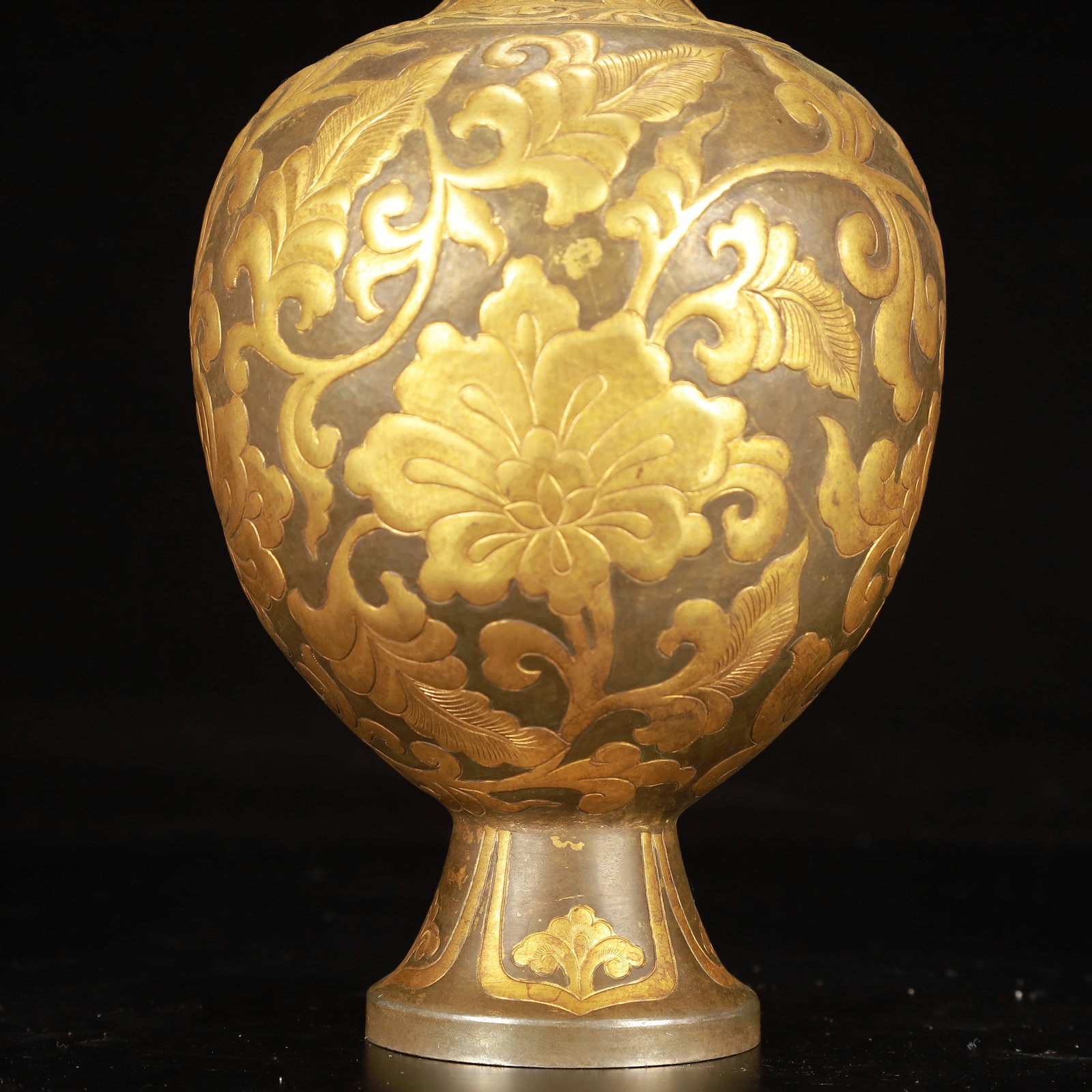 An Exquisite Gilt Bronze Flower Pattern Bottle - 3