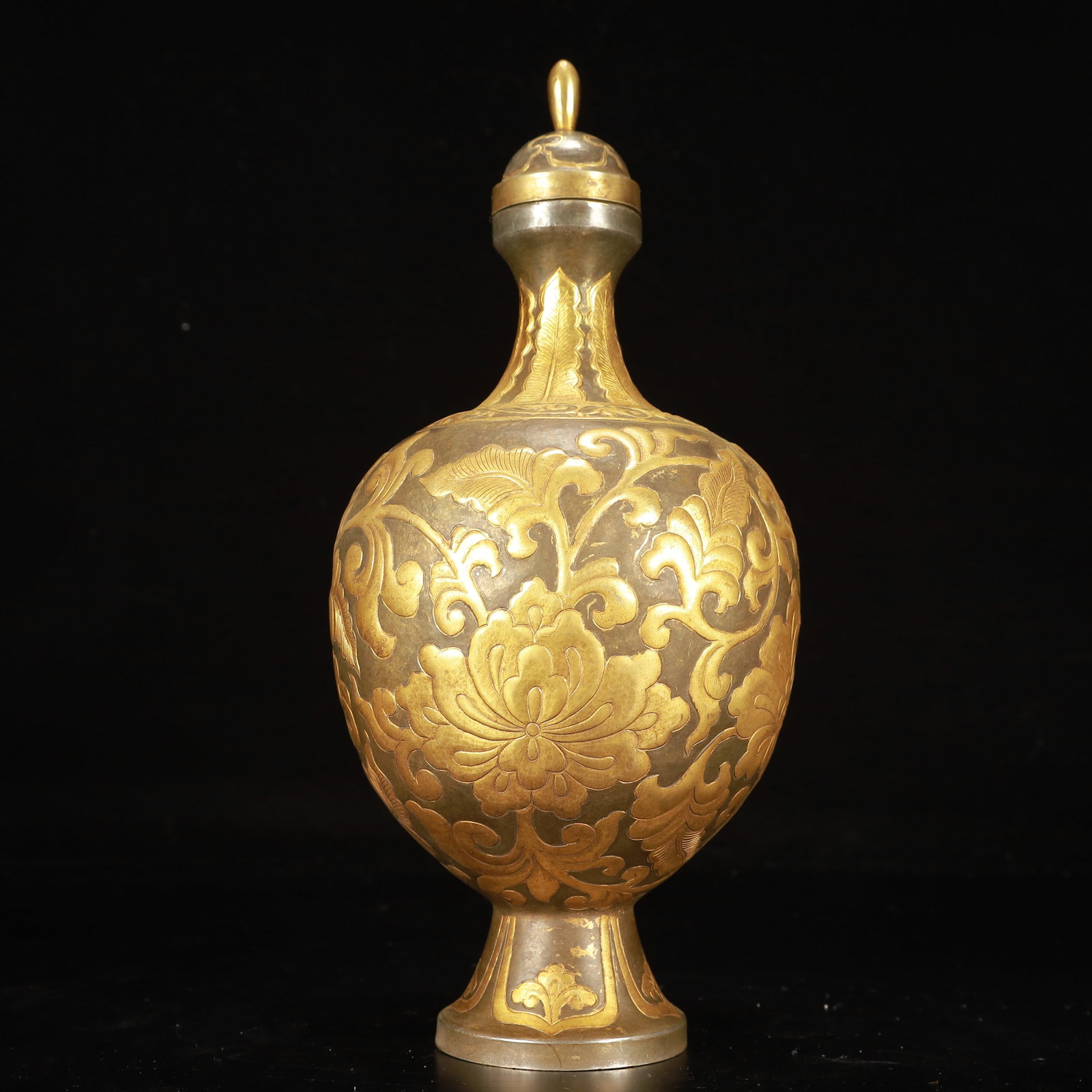 An Exquisite Gilt Bronze Flower Pattern Bottle - 4