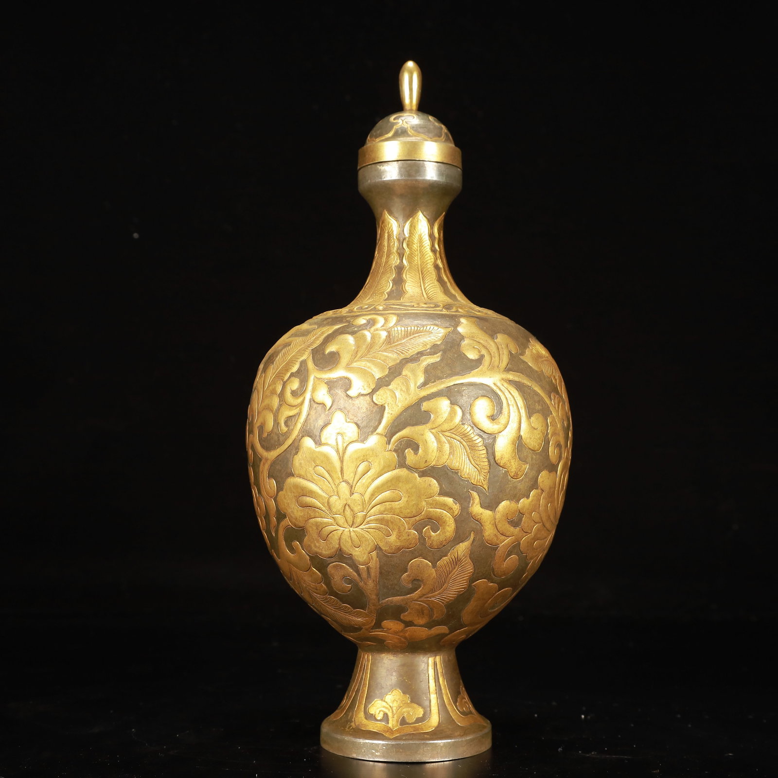 An Exquisite Gilt Bronze Flower Pattern Bottle - 5