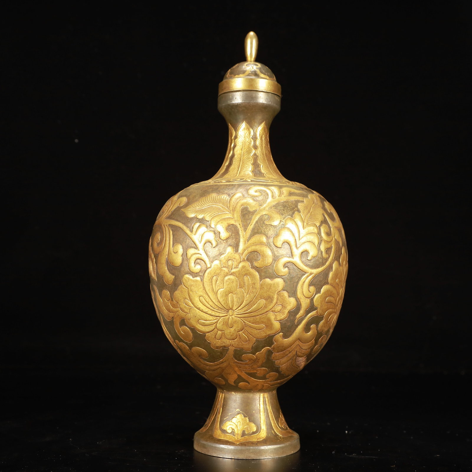 An Exquisite Gilt Bronze Flower Pattern Bottle - 6