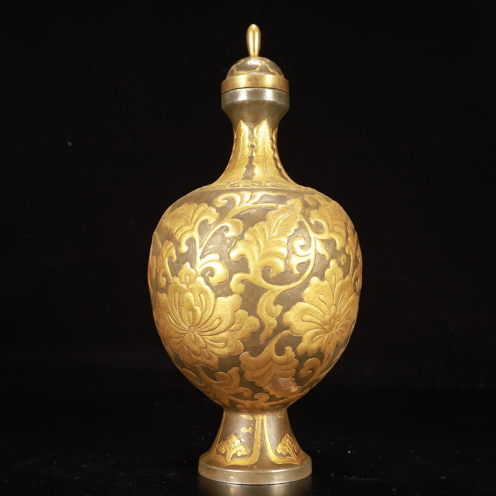 An Exquisite Gilt Bronze Flower Pattern Bottle - 8