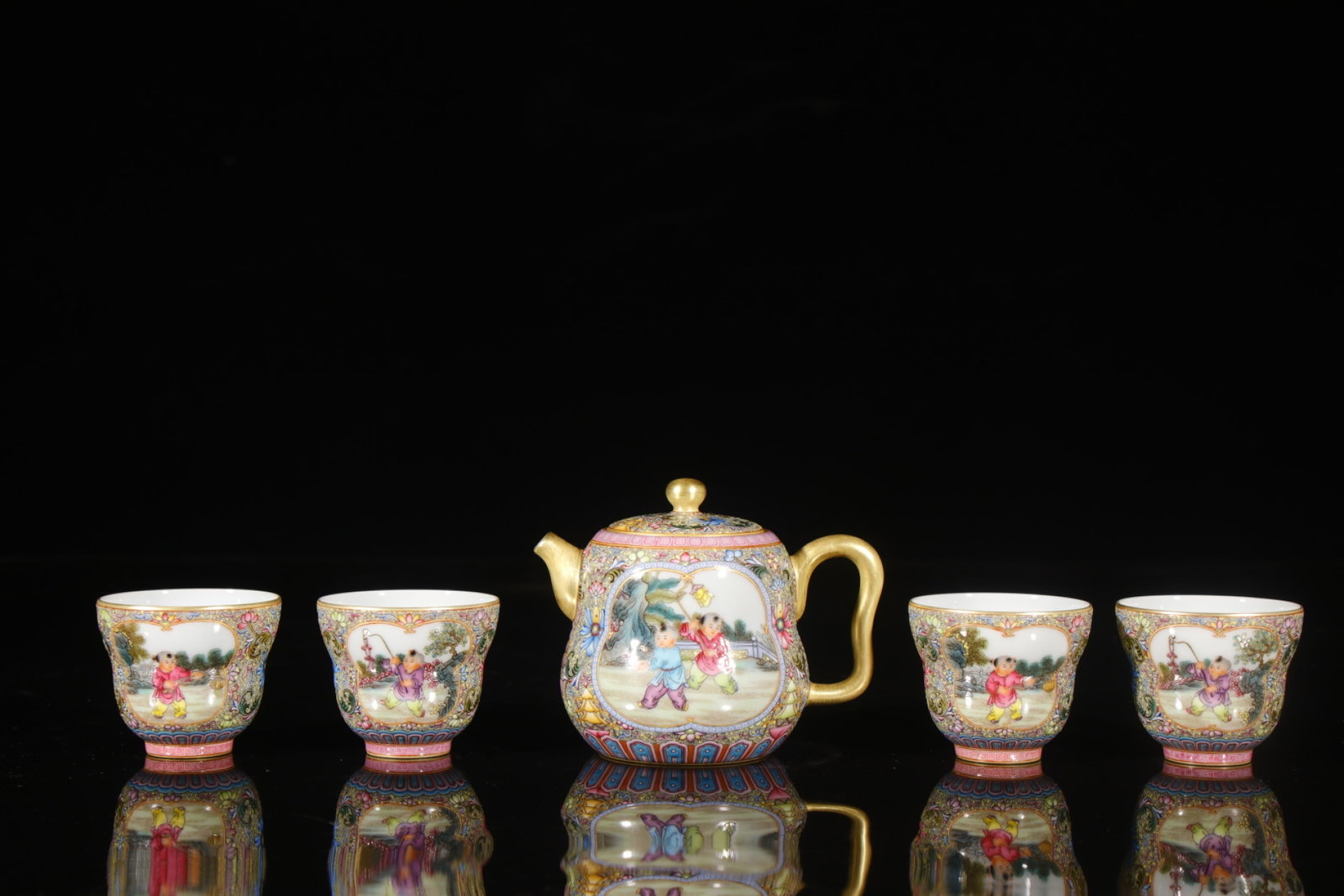 A Set of Fine Enamel Character and Story Pattern Teapot,with Four Cups: A Set of Fine Enamel Character and Story Pattern Teapot,with Four Cups,Qing Dynasty,China,Qianlong Four-character Mark,Size:3.1inx2in 一套珐琅彩人物故&#
