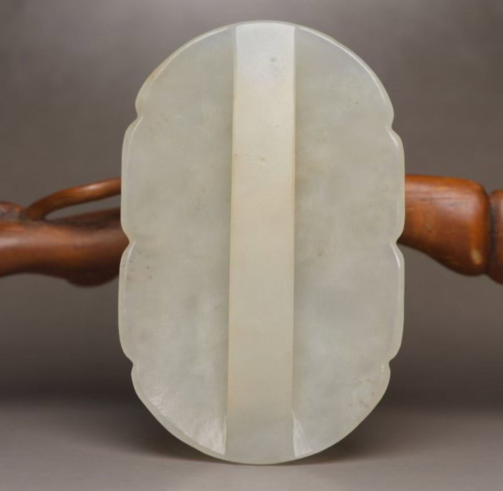 An Exquisite White Jade Beast-Face Pattern Buckle - 2